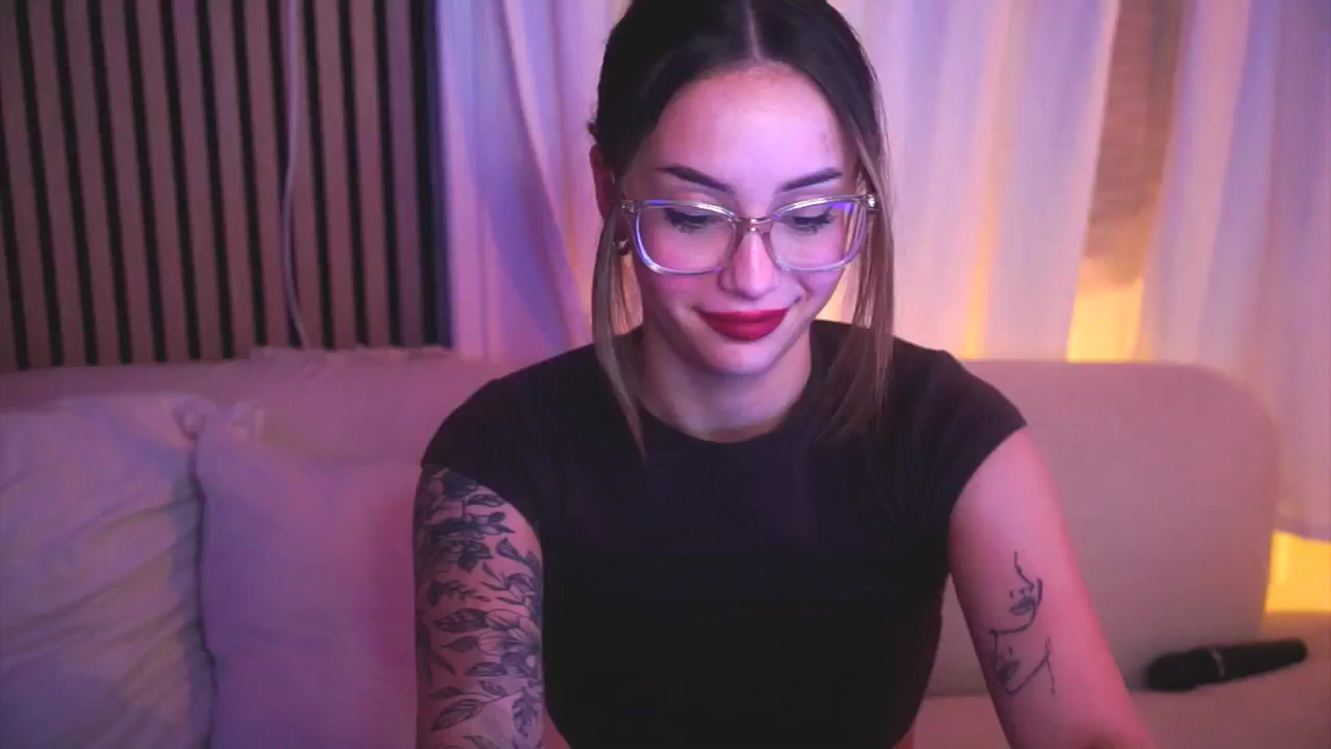 Gallery image thumbnail from Naomii18's myfreecams stream on, 04/27/2025, 19:43 image 5 of 20