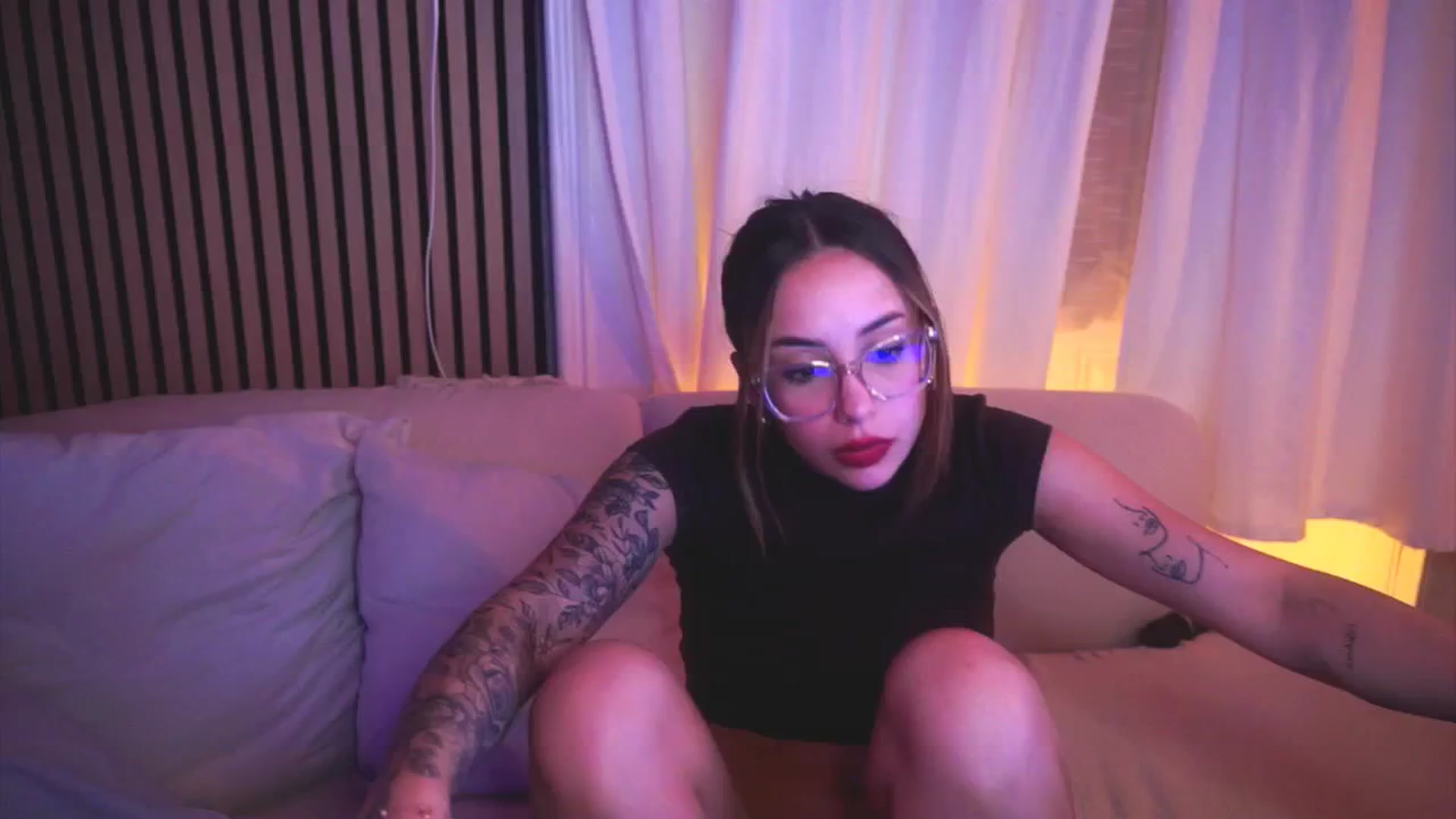 Gallery image thumbnail from Naomii18's myfreecams stream on, 04/27/2025, 19:43 image 8 of 20