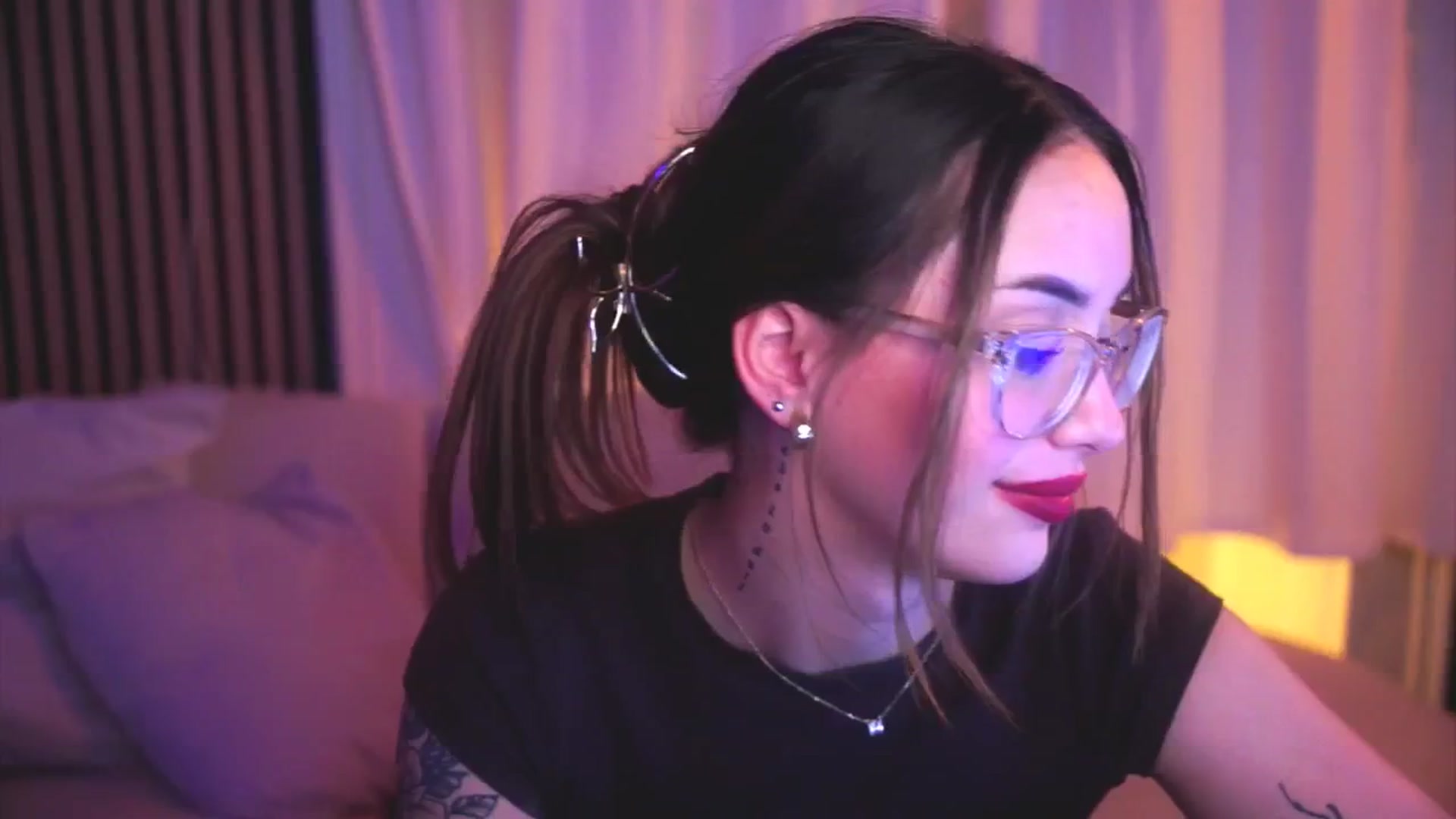 Gallery image thumbnail from Naomii18's myfreecams stream on, 04/27/2025, 22:31 image 20 of 20