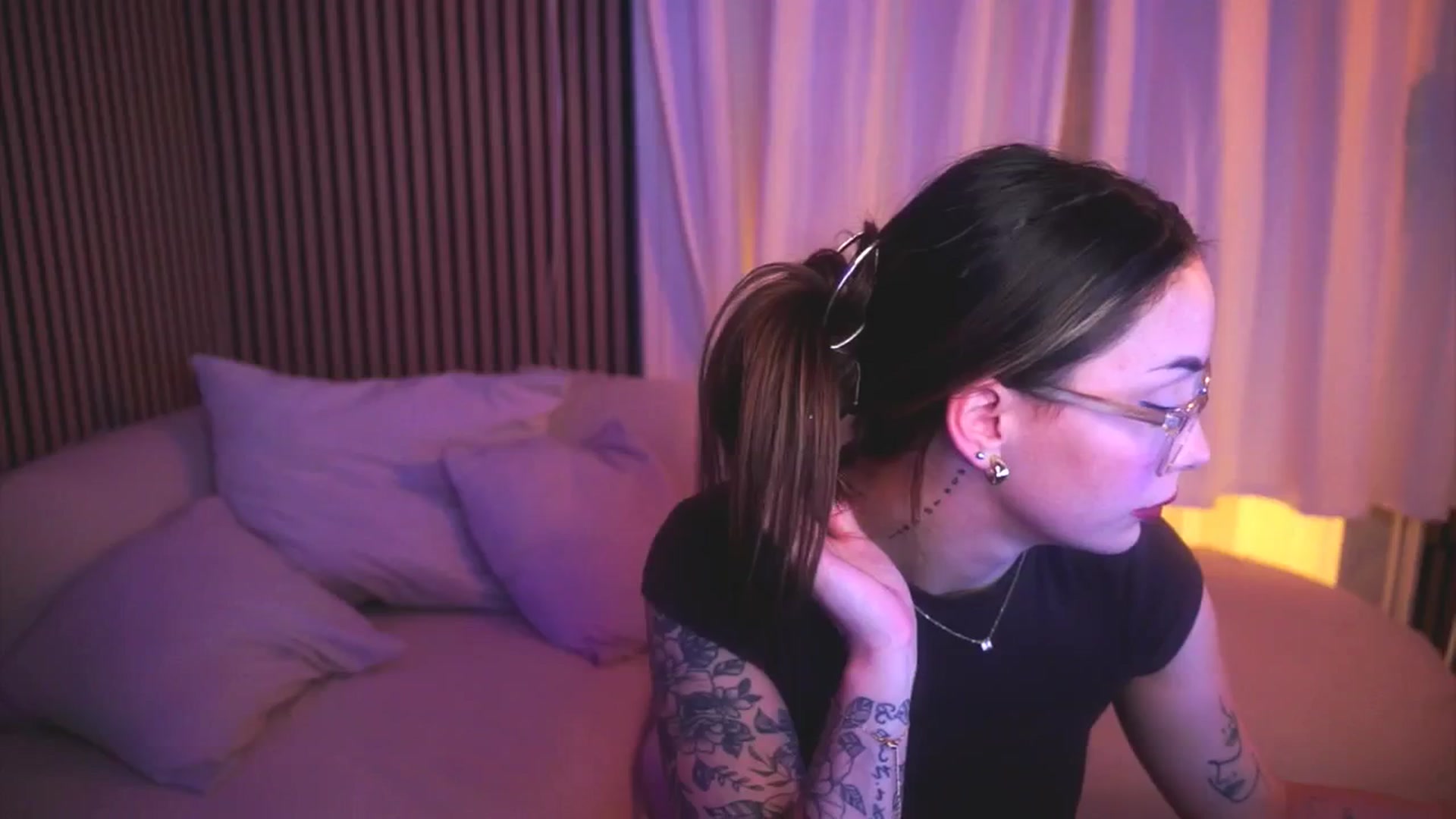Gallery image thumbnail from Naomii18's myfreecams stream on, 04/27/2025, 22:31 image 17 of 20