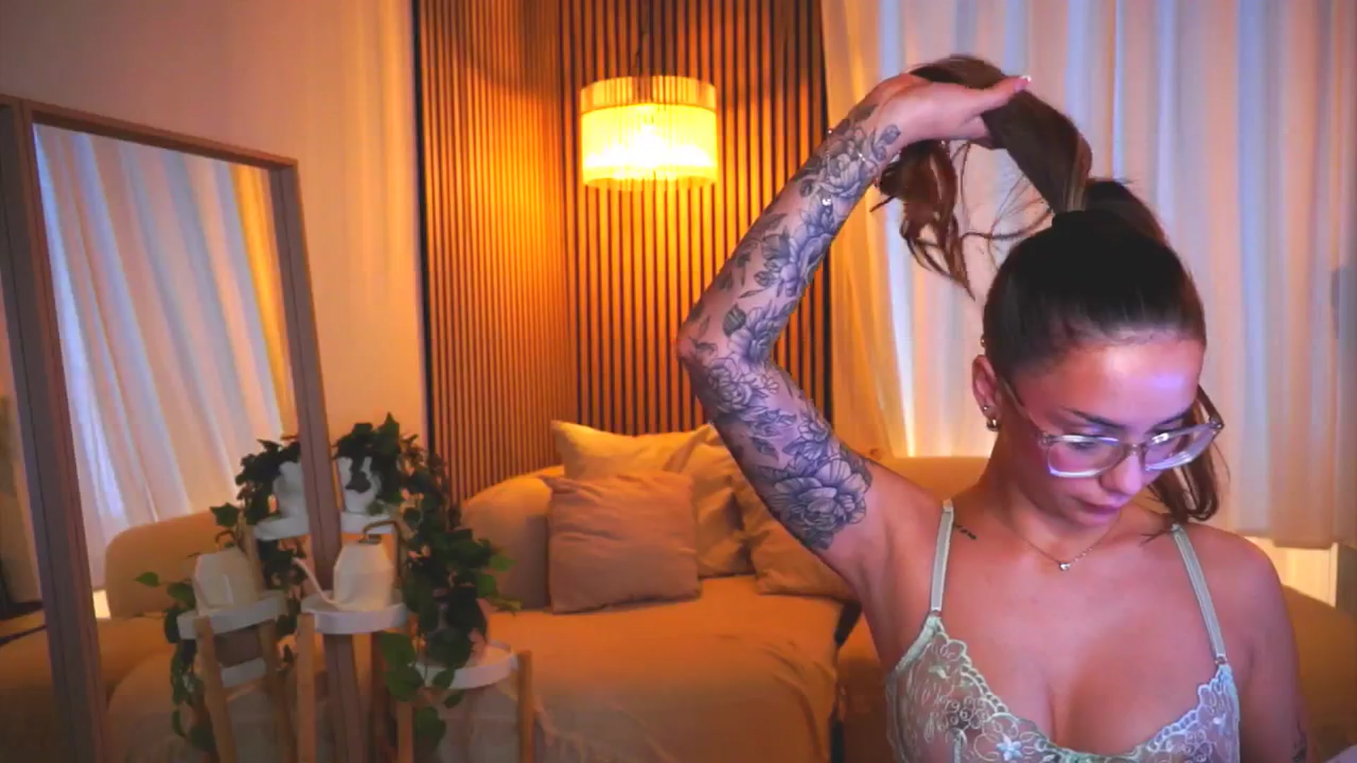 Gallery image thumbnail from Naomii18's myfreecams stream on, 04/30/2025, 13:04 image 7 of 20