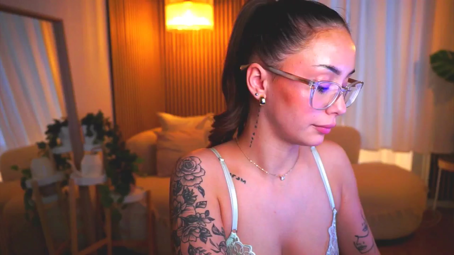 Gallery image thumbnail from Naomii18's myfreecams stream on, 04/30/2025, 13:04 image 3 of 20