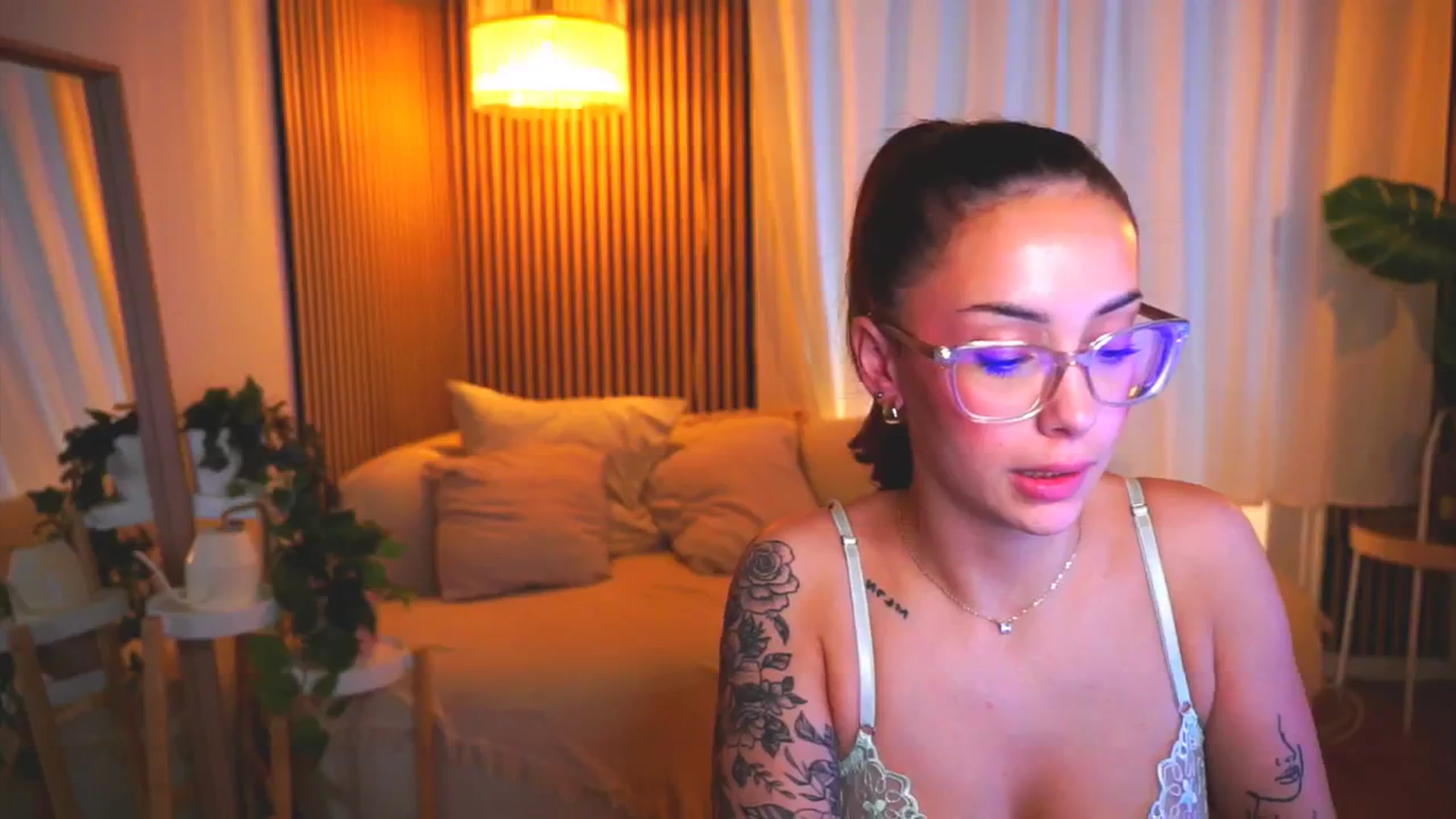 Gallery image thumbnail from Naomii18's myfreecams stream on, 04/30/2025, 13:04 image 14 of 20