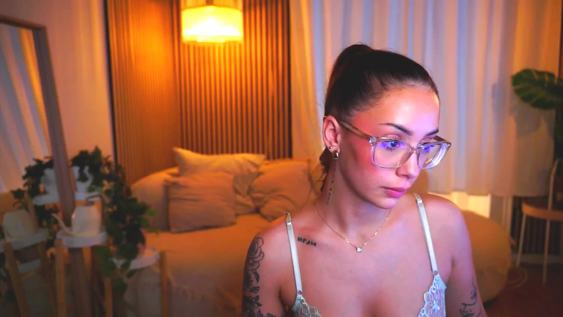 Gallery image thumbnail from Naomii18's myfreecams stream on, 04/30/2025, 13:04 image 13 of 20