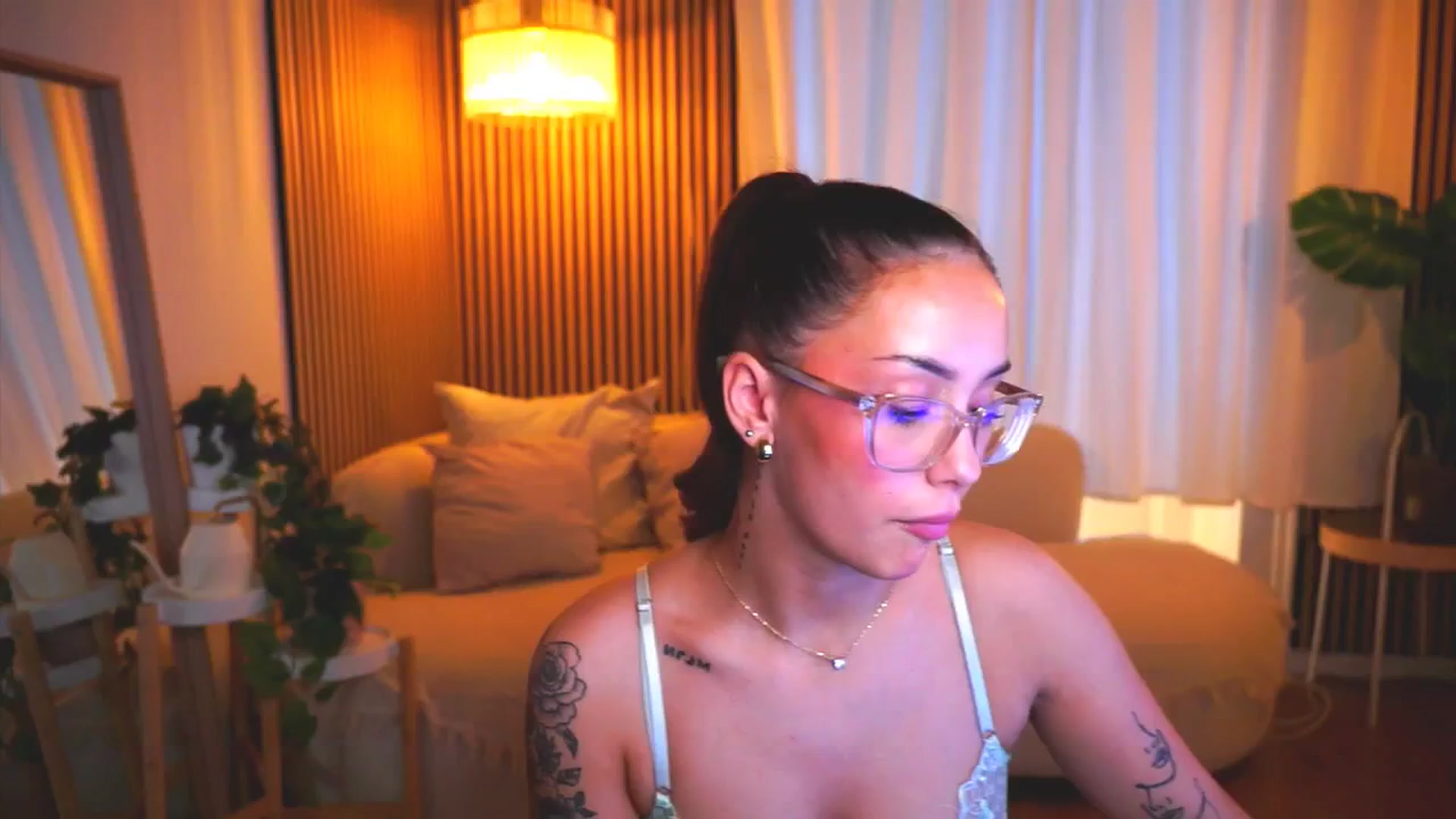 Gallery image thumbnail from Naomii18's myfreecams stream on, 04/30/2025, 13:04 image 2 of 20