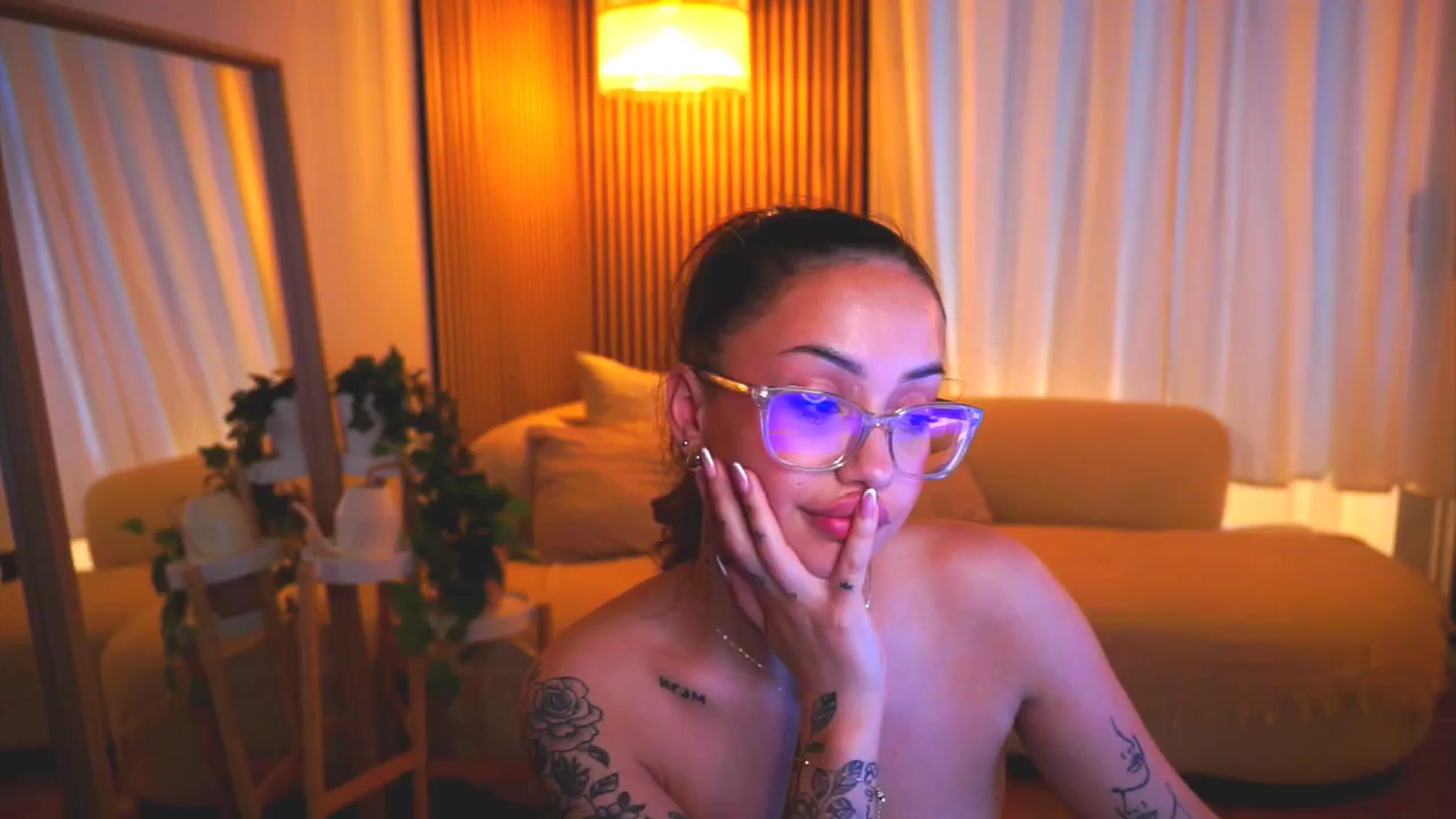 Gallery image thumbnail from Naomii18's myfreecams stream on, 04/30/2025, 15:03 image 15 of 20