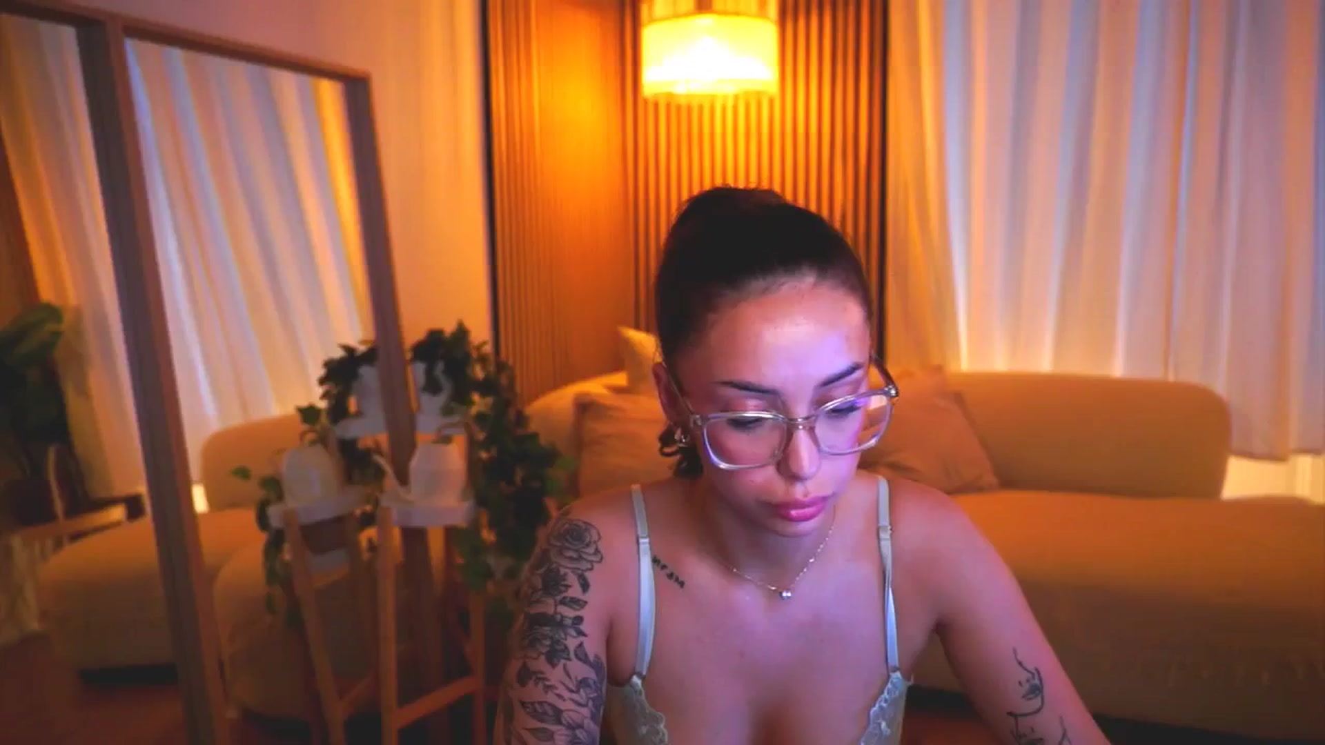 Gallery image thumbnail from Naomii18's myfreecams stream on, 04/30/2025, 15:03 image 19 of 20