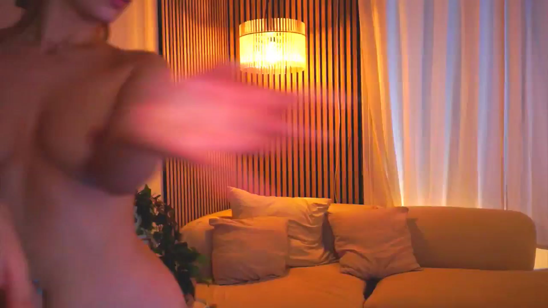 Gallery image thumbnail from Naomii18's myfreecams stream on, 04/30/2025, 15:03 image 8 of 20