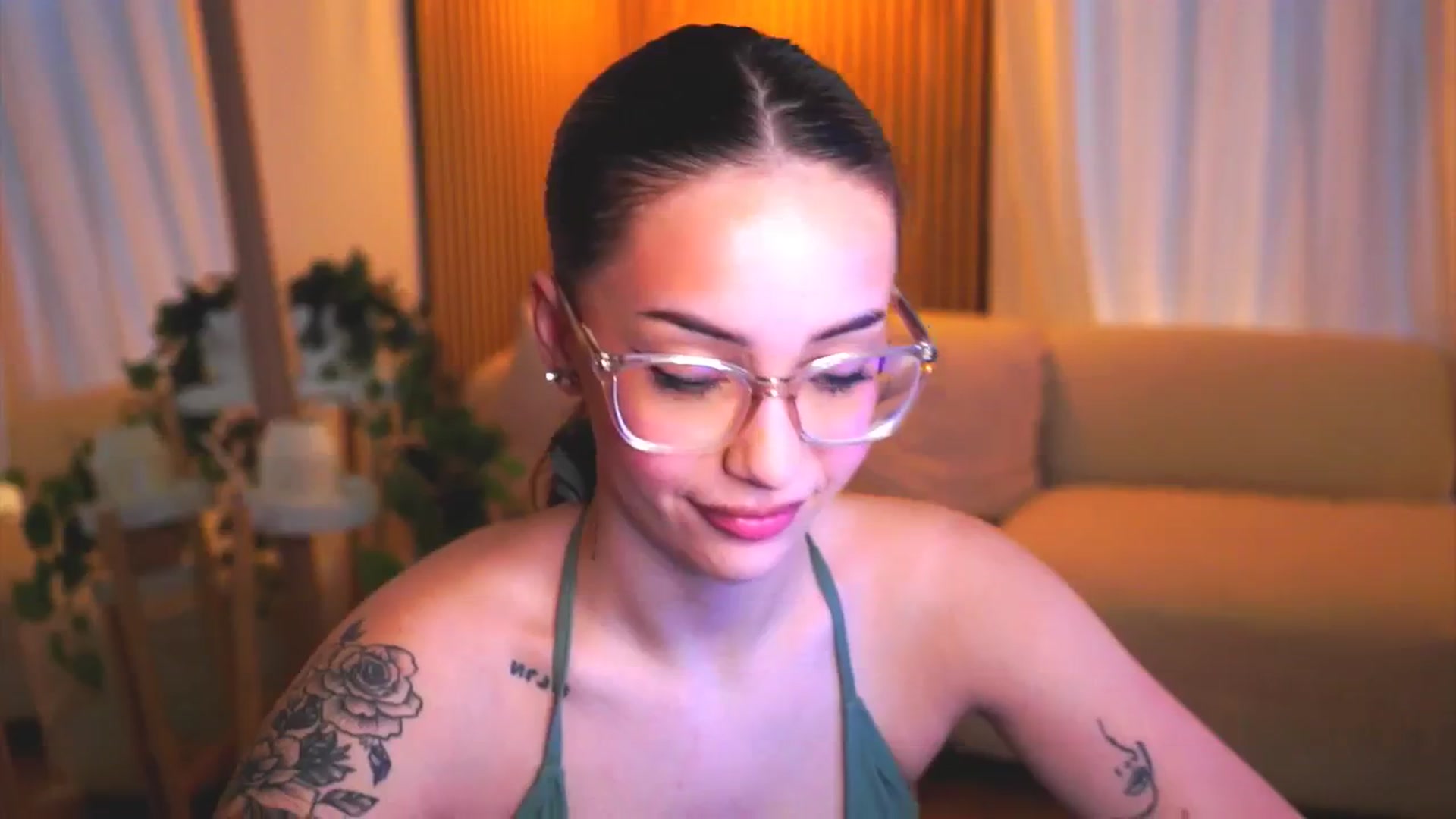 Gallery image thumbnail from Naomii18's myfreecams stream on, 05/06/2025, 13:23 image 15 of 20