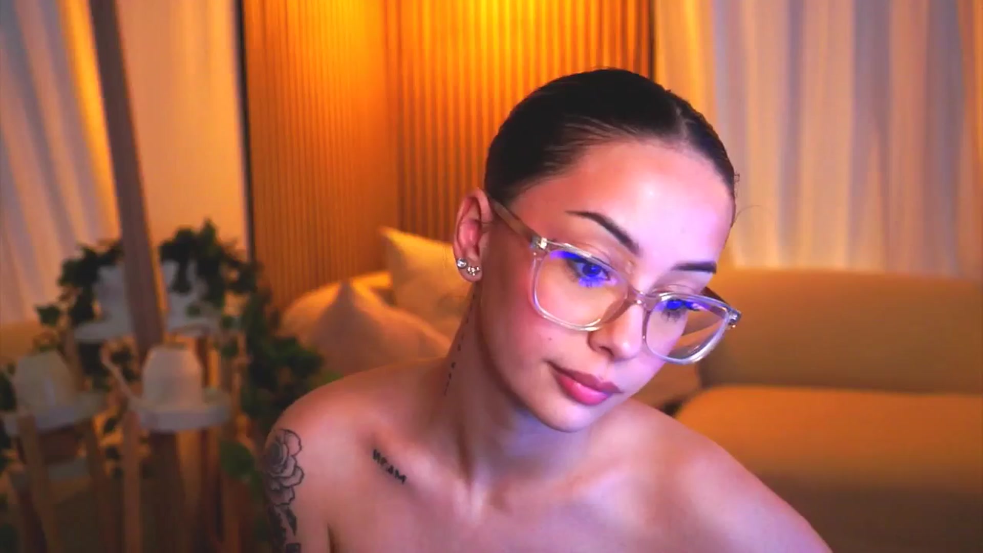 Gallery image thumbnail from Naomii18's myfreecams stream on, 05/06/2025, 14:31 image 19 of 20