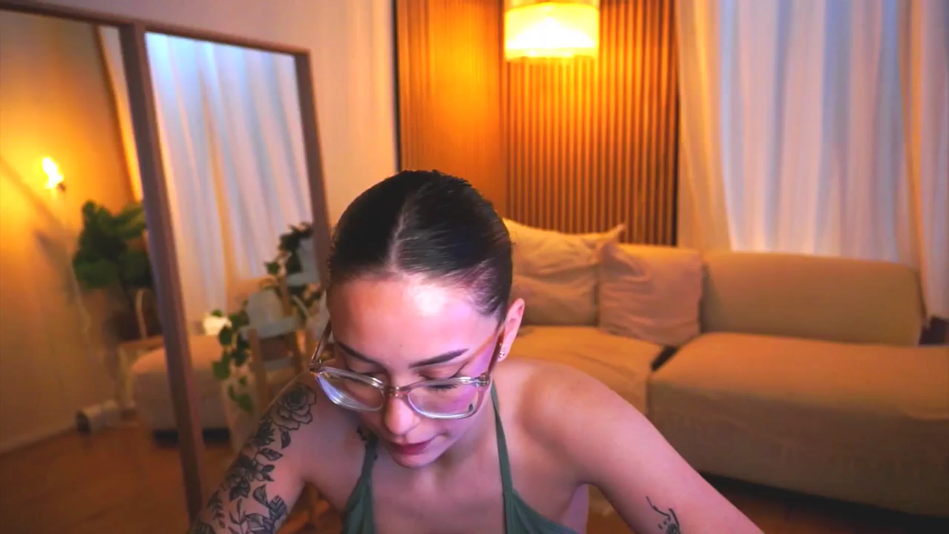 Gallery image thumbnail from Naomii18's myfreecams stream on, 05/06/2025, 14:31 image 1 of 20
