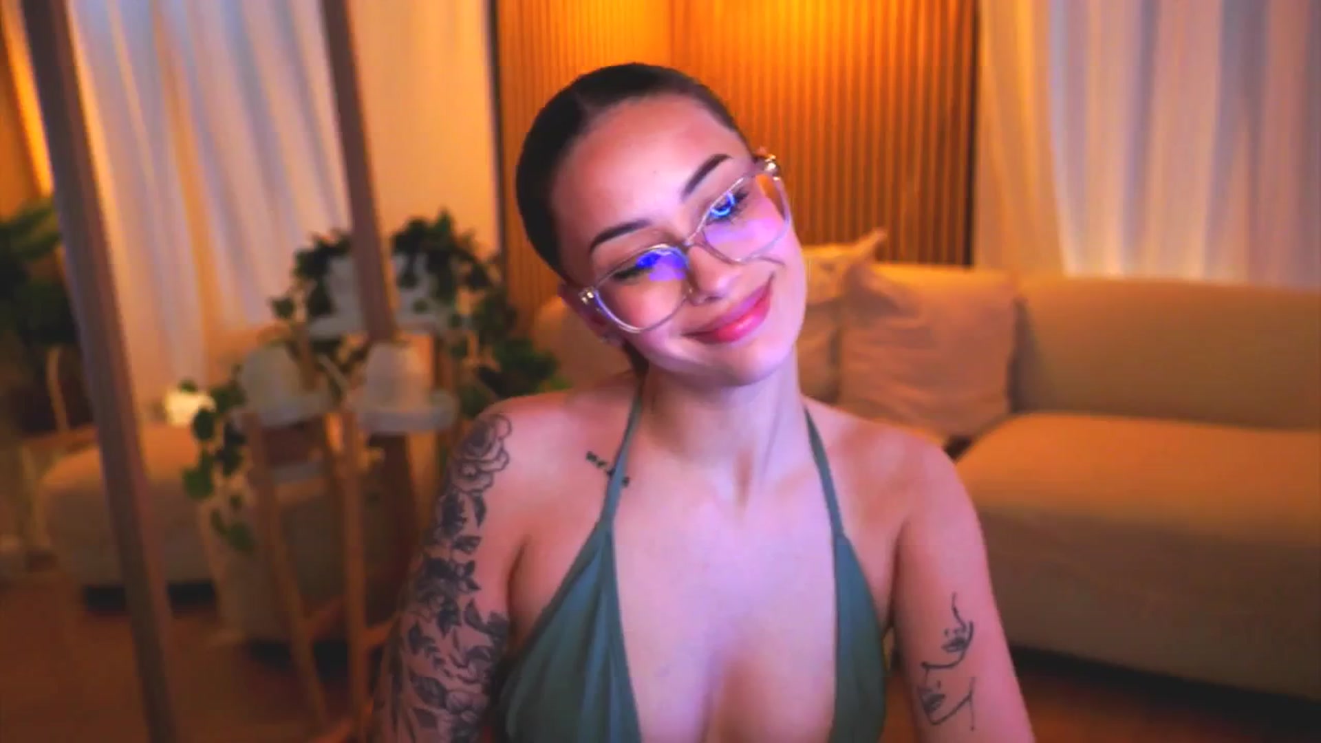 Gallery image thumbnail from Naomii18's myfreecams stream on, 05/06/2025, 14:31 image 7 of 20