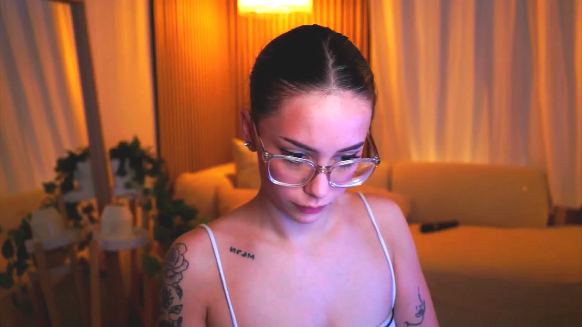 Gallery image thumbnail from Naomii18's myfreecams stream on, 05/06/2025, 16:48 image 11 of 20