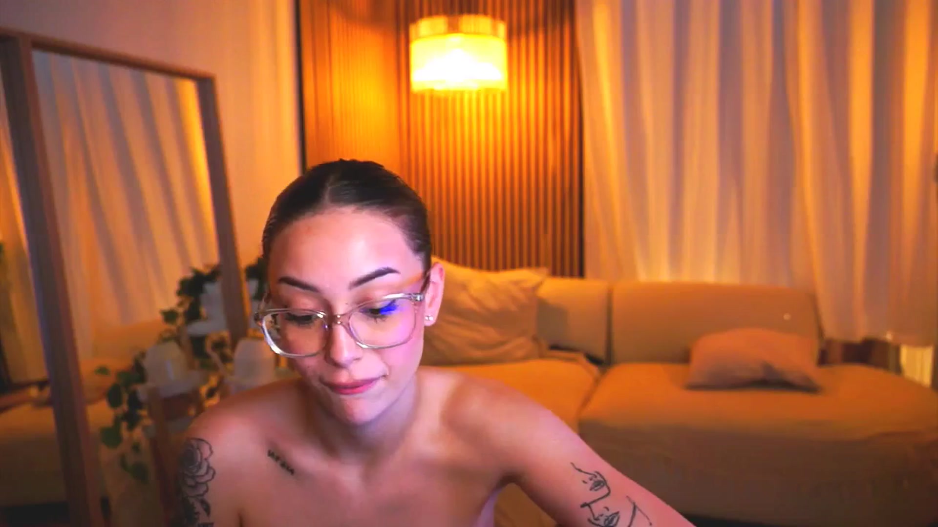 Gallery image thumbnail from Naomii18's myfreecams stream on, 05/06/2025, 16:48 image 16 of 20
