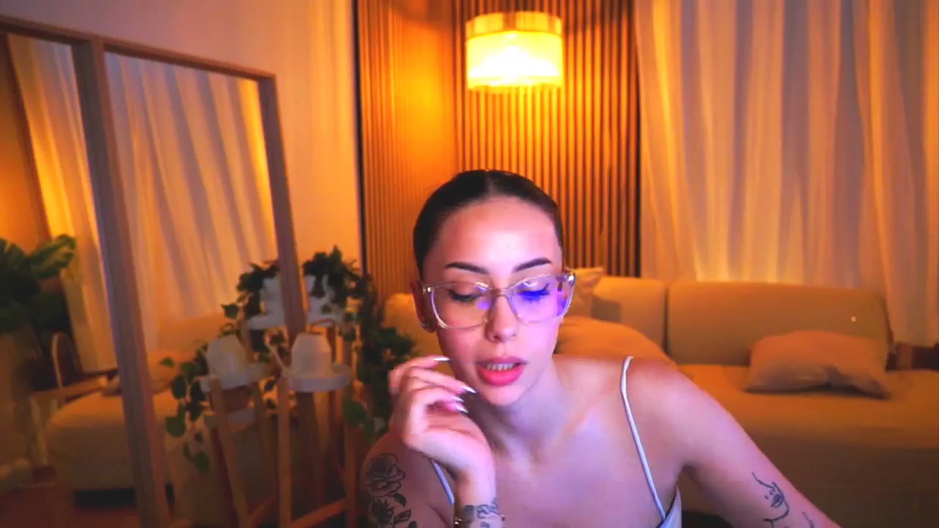 Gallery image thumbnail from Naomii18's myfreecams stream on, 05/06/2025, 16:48 image 19 of 20
