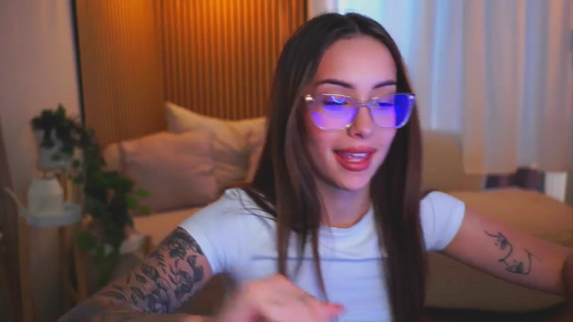 Gallery image thumbnail from Naomii18's myfreecams stream on, 05/08/2025, 13:14 image 12 of 20