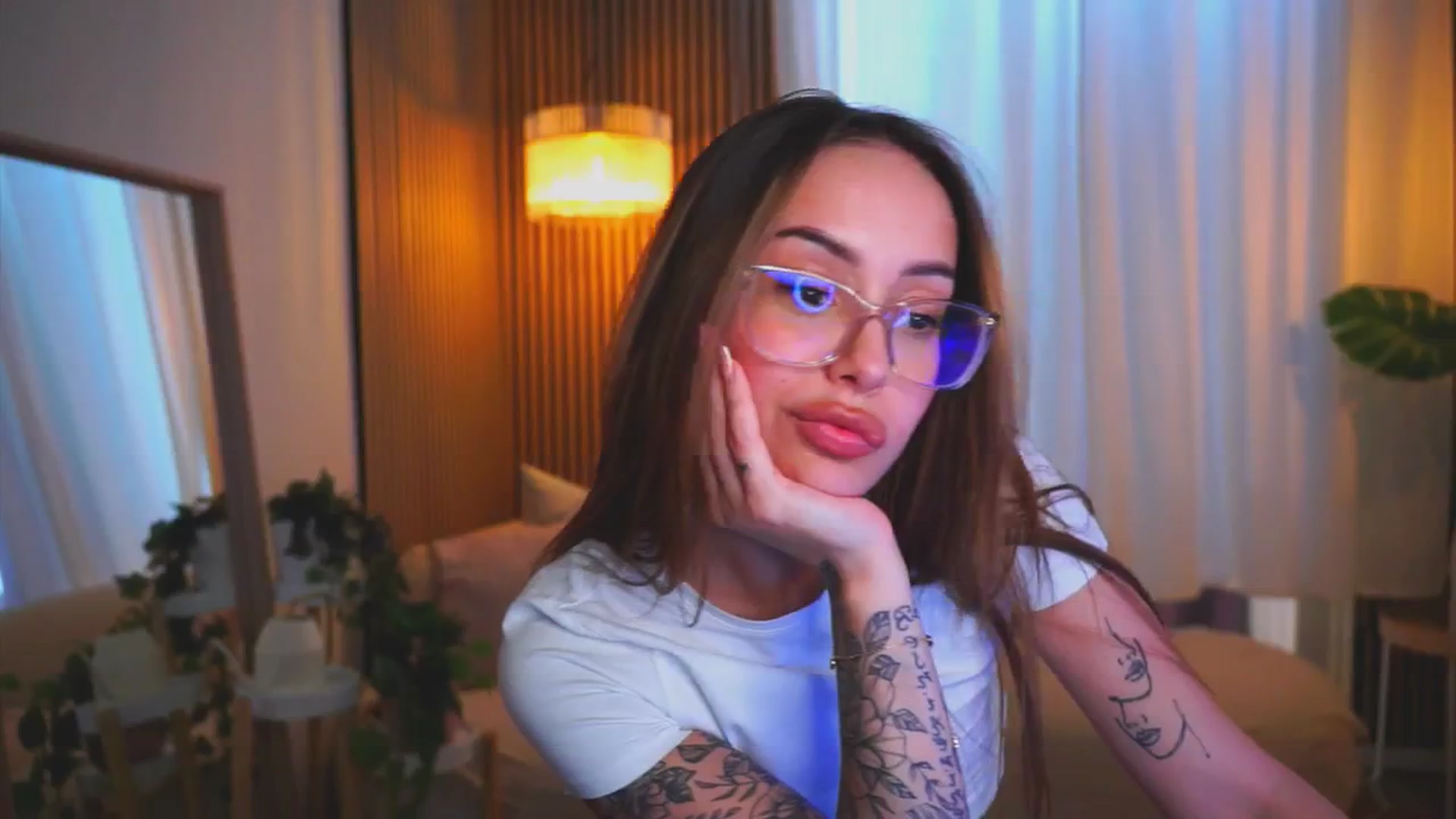 Gallery image thumbnail from Naomii18's myfreecams stream on, 05/08/2025, 13:14 image 7 of 20