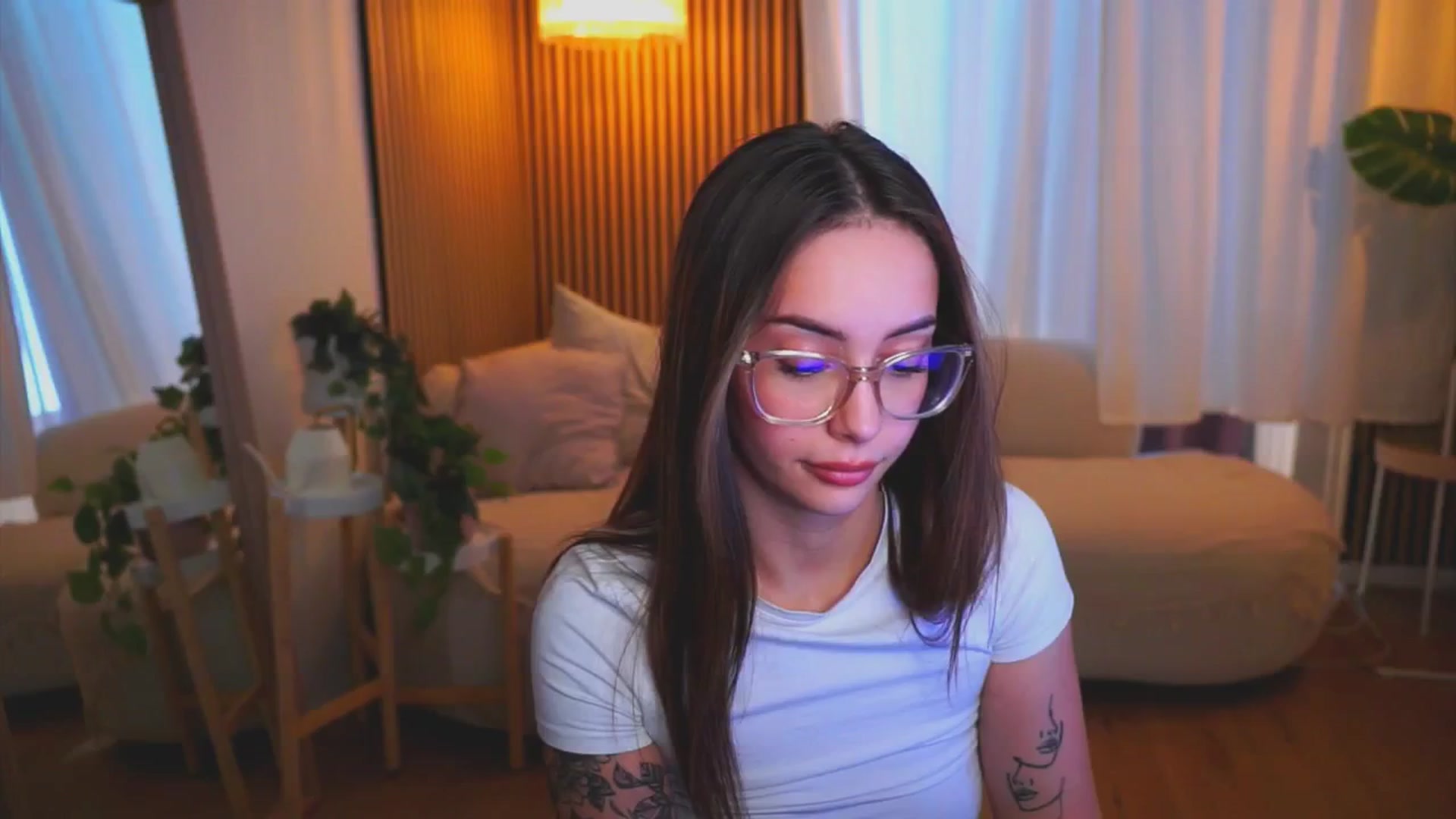 Gallery image thumbnail from Naomii18's myfreecams stream on, 05/08/2025, 13:14 image 17 of 20