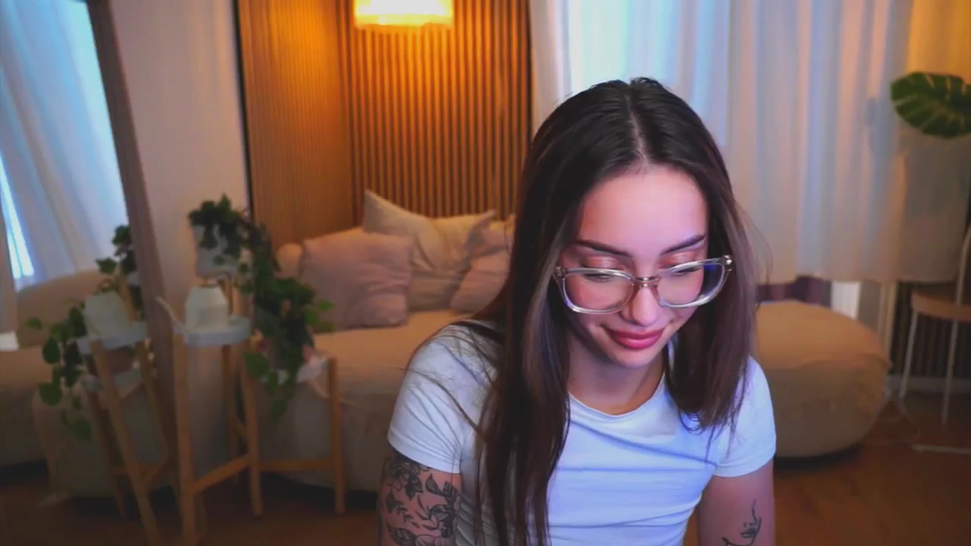 Gallery image thumbnail from Naomii18's myfreecams stream on, 05/08/2025, 13:14 image 16 of 20