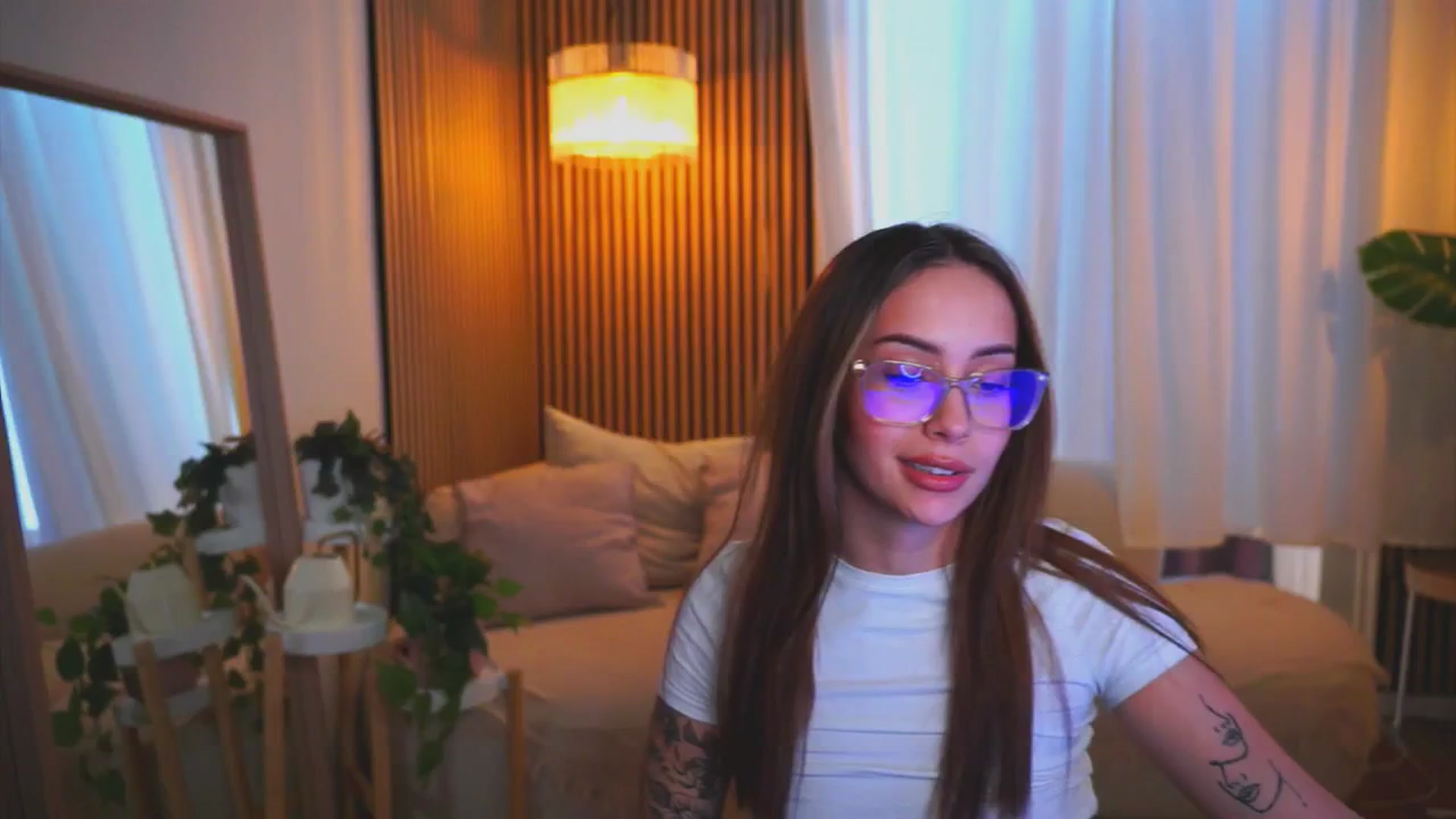 Gallery image thumbnail from Naomii18's myfreecams stream on, 05/08/2025, 13:14 image 6 of 20