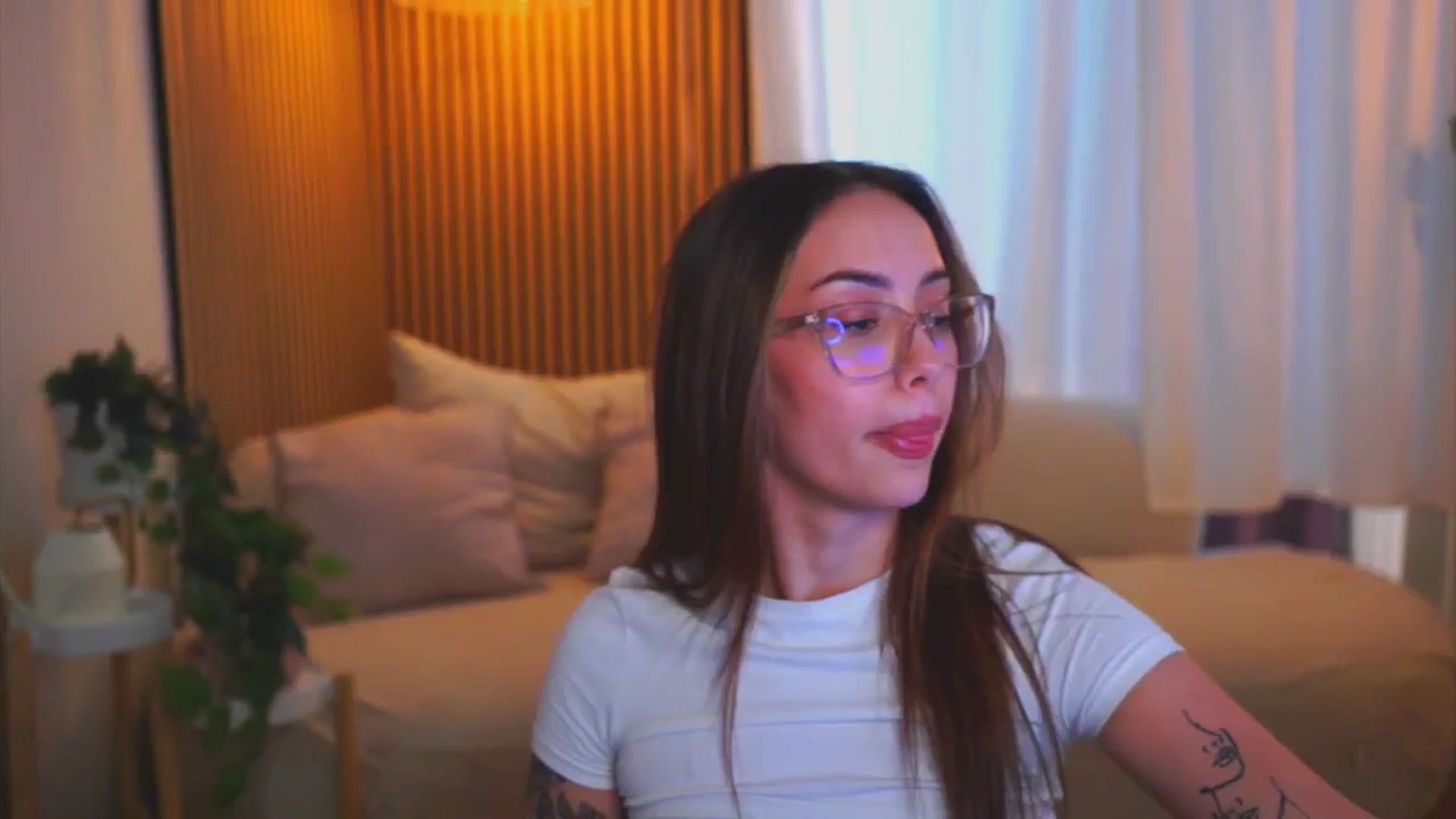 Gallery image thumbnail from Naomii18's myfreecams stream on, 05/08/2025, 13:14 image 10 of 20