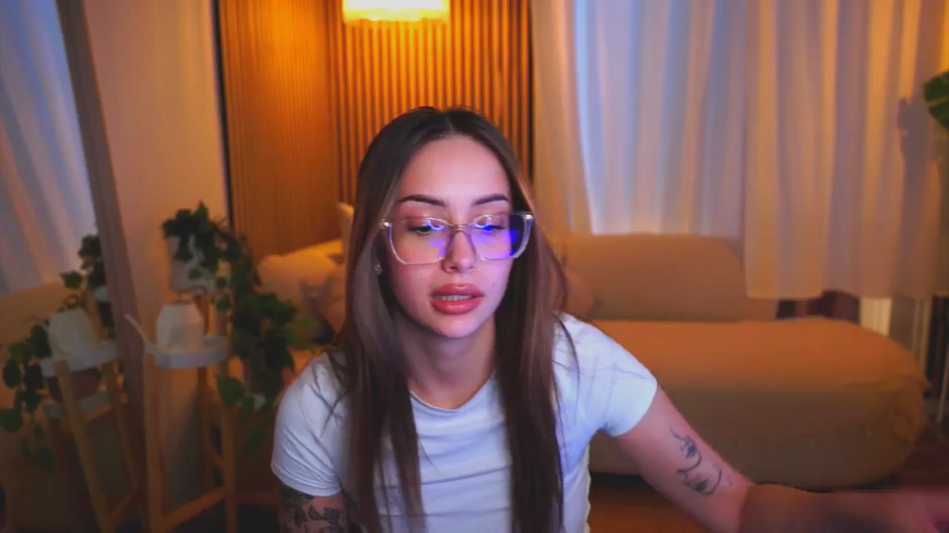 Gallery image thumbnail from Naomii18's myfreecams stream on, 05/08/2025, 16:28 image 12 of 20