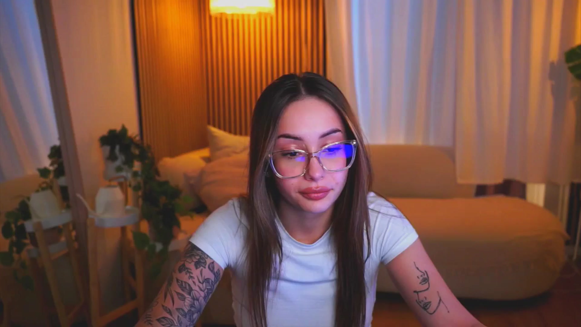 Gallery image thumbnail from Naomii18's myfreecams stream on, 05/08/2025, 16:28 image 11 of 20