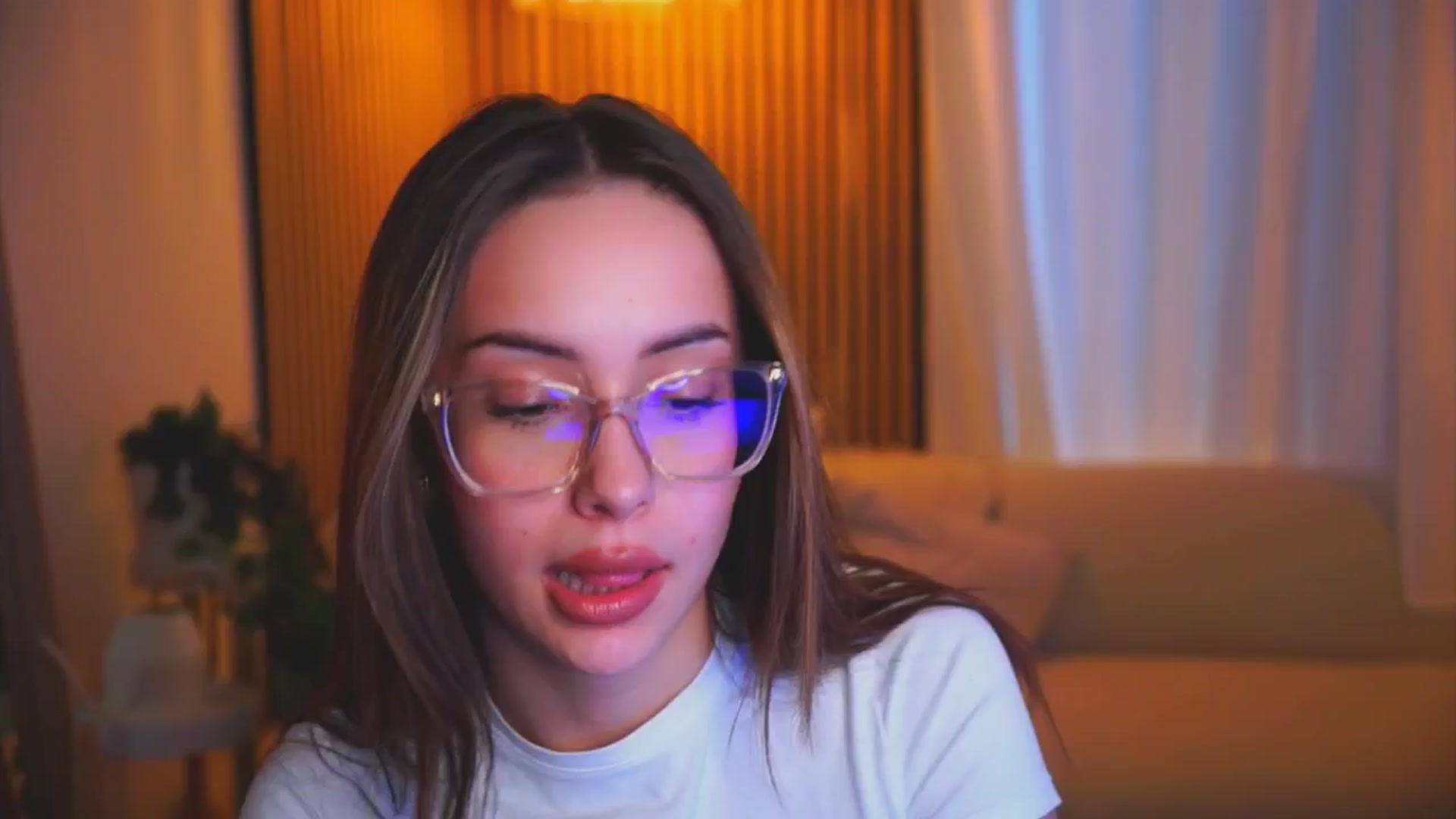 Gallery image thumbnail from Naomii18's myfreecams stream on, 05/08/2025, 16:28 image 4 of 20