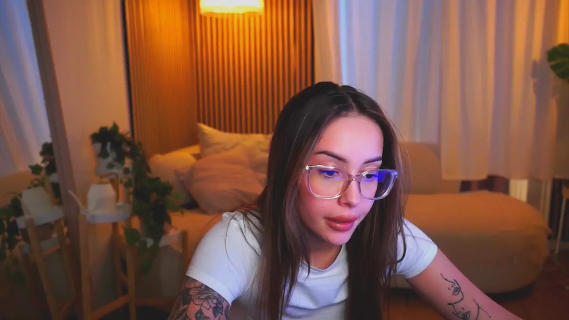 Gallery image thumbnail from Naomii18's myfreecams stream on, 05/08/2025, 16:28 image 10 of 20