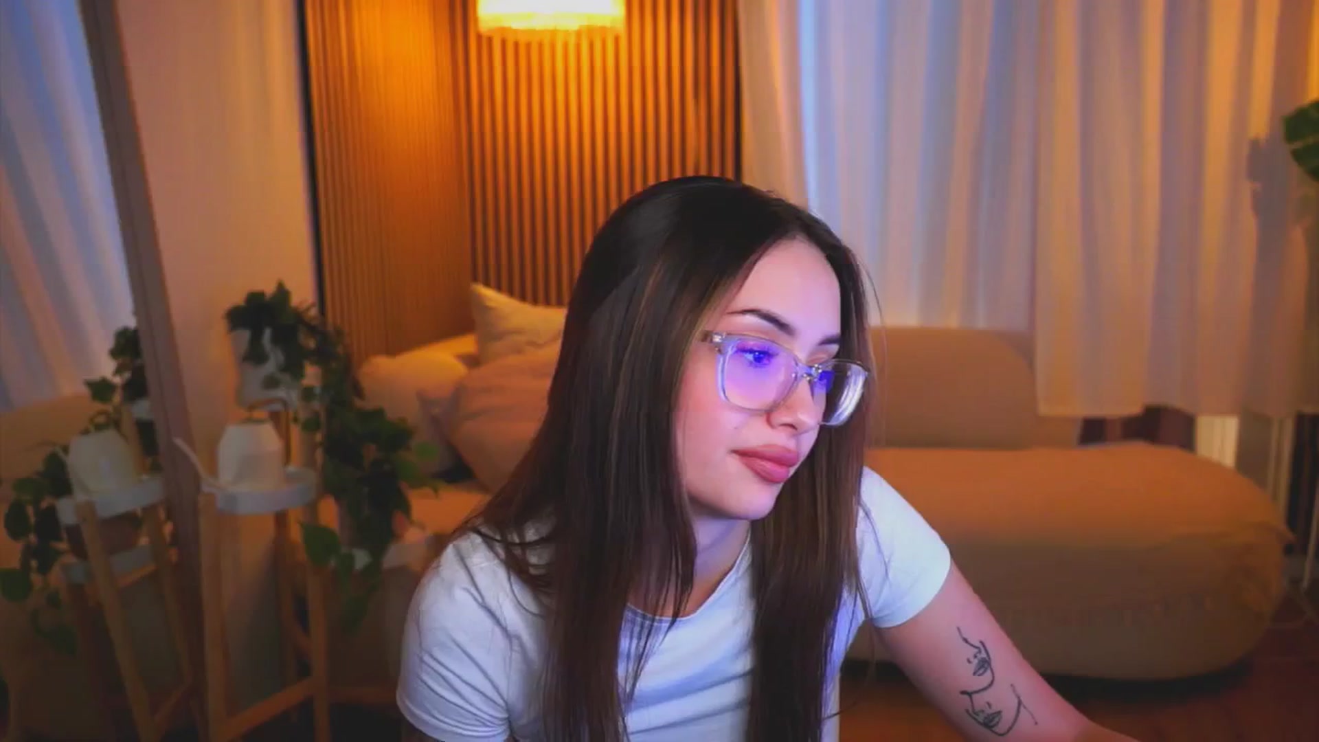 Gallery image thumbnail from Naomii18's myfreecams stream on, 05/08/2025, 16:28 image 13 of 20