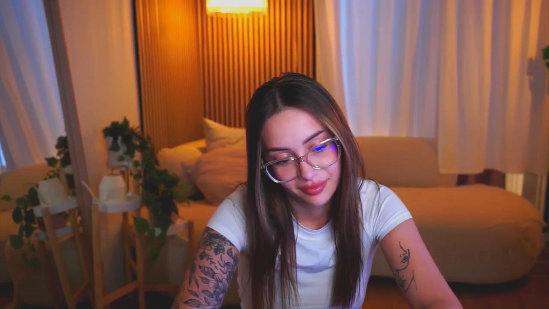 Gallery image thumbnail from Naomii18's myfreecams stream on, 05/08/2025, 16:28 image 14 of 20
