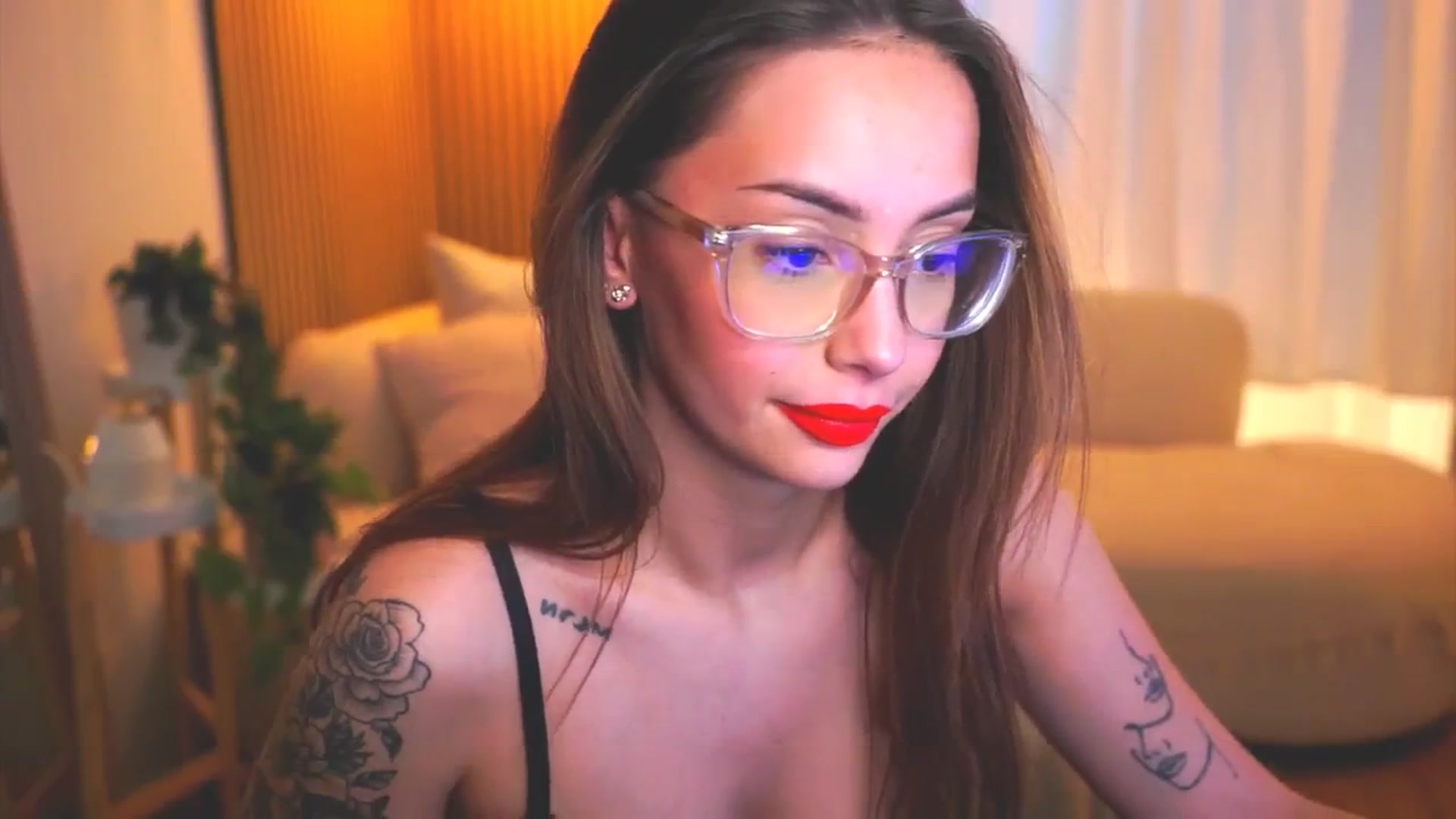 Gallery image thumbnail from Naomii18's myfreecams stream on, 05/09/2025, 14:30 image 5 of 20