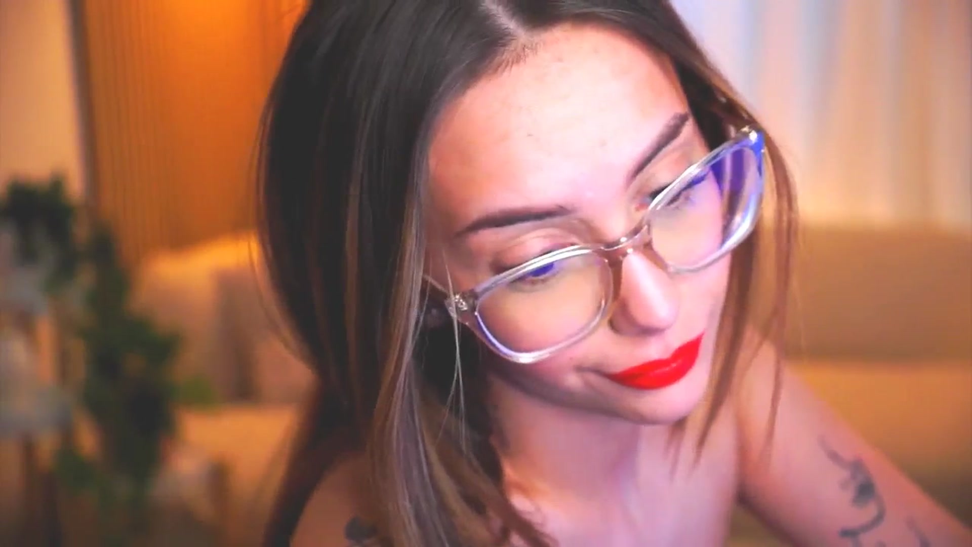 Gallery image thumbnail from Naomii18's myfreecams stream on, 05/09/2025, 14:30 image 4 of 20