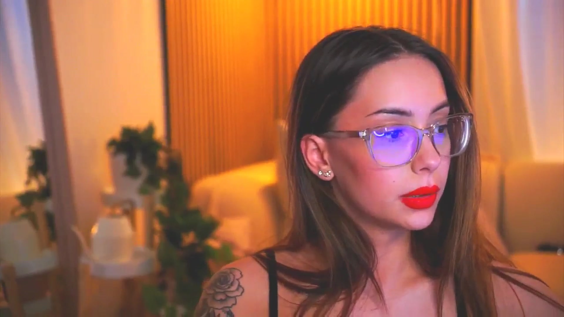 Gallery image thumbnail from Naomii18's myfreecams stream on, 05/09/2025, 16:34 image 4 of 20