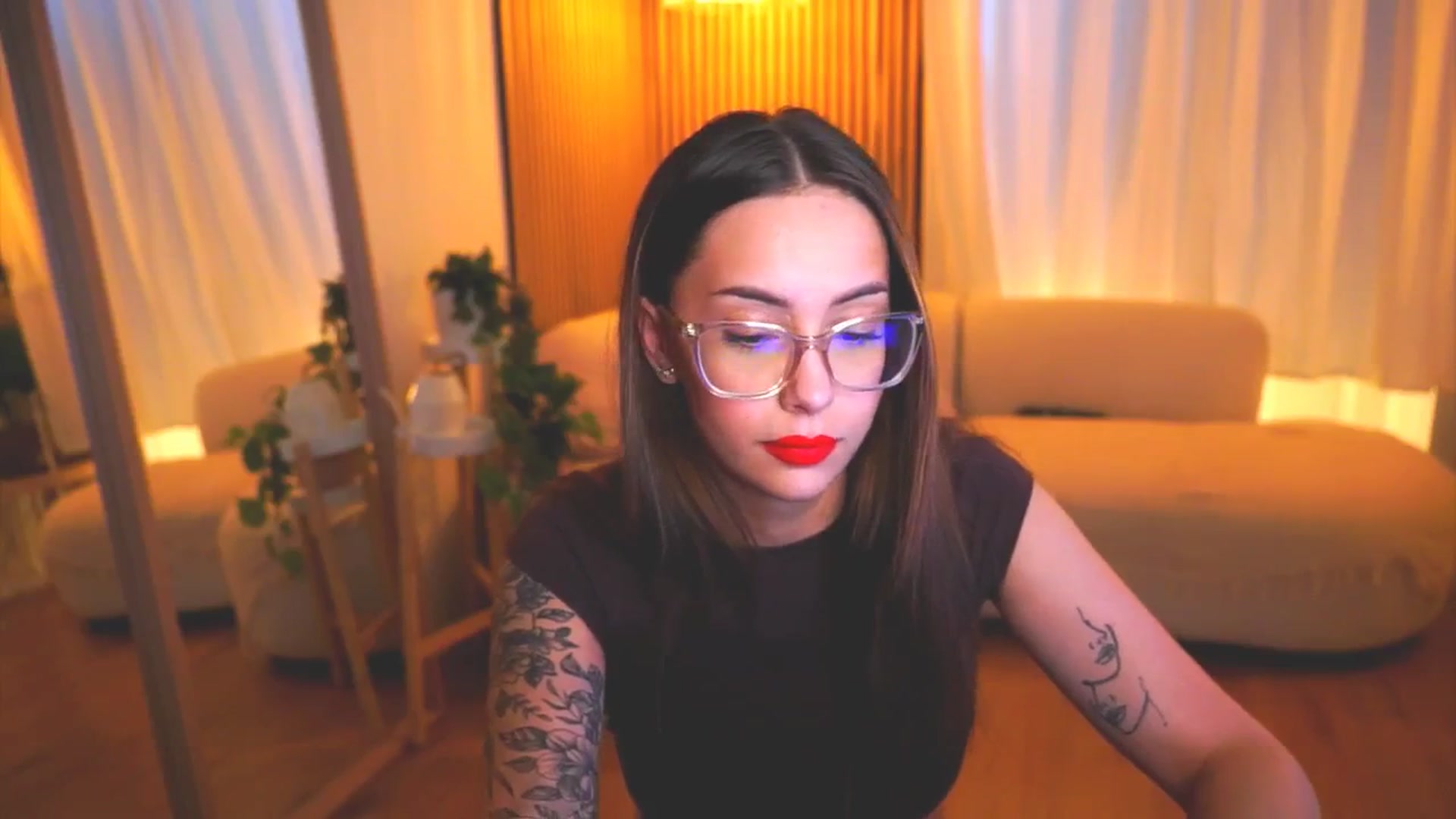 Gallery image thumbnail from Naomii18's myfreecams stream on, 05/09/2025, 16:34 image 18 of 20