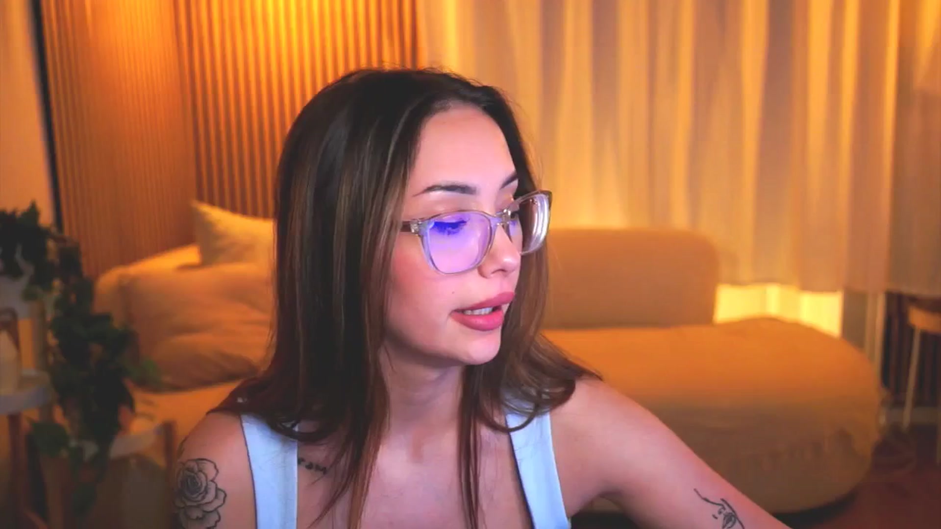 Gallery image thumbnail from Naomii18's myfreecams stream on, 05/11/2025, 19:12 image 14 of 20