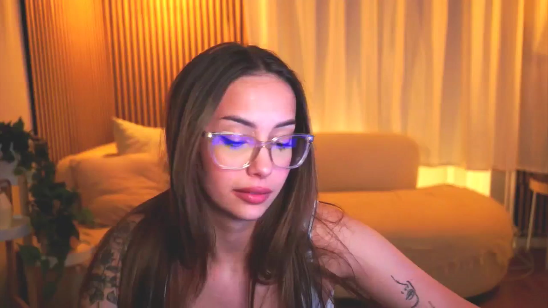 Gallery image thumbnail from Naomii18's myfreecams stream on, 05/11/2025, 19:12 image 15 of 20