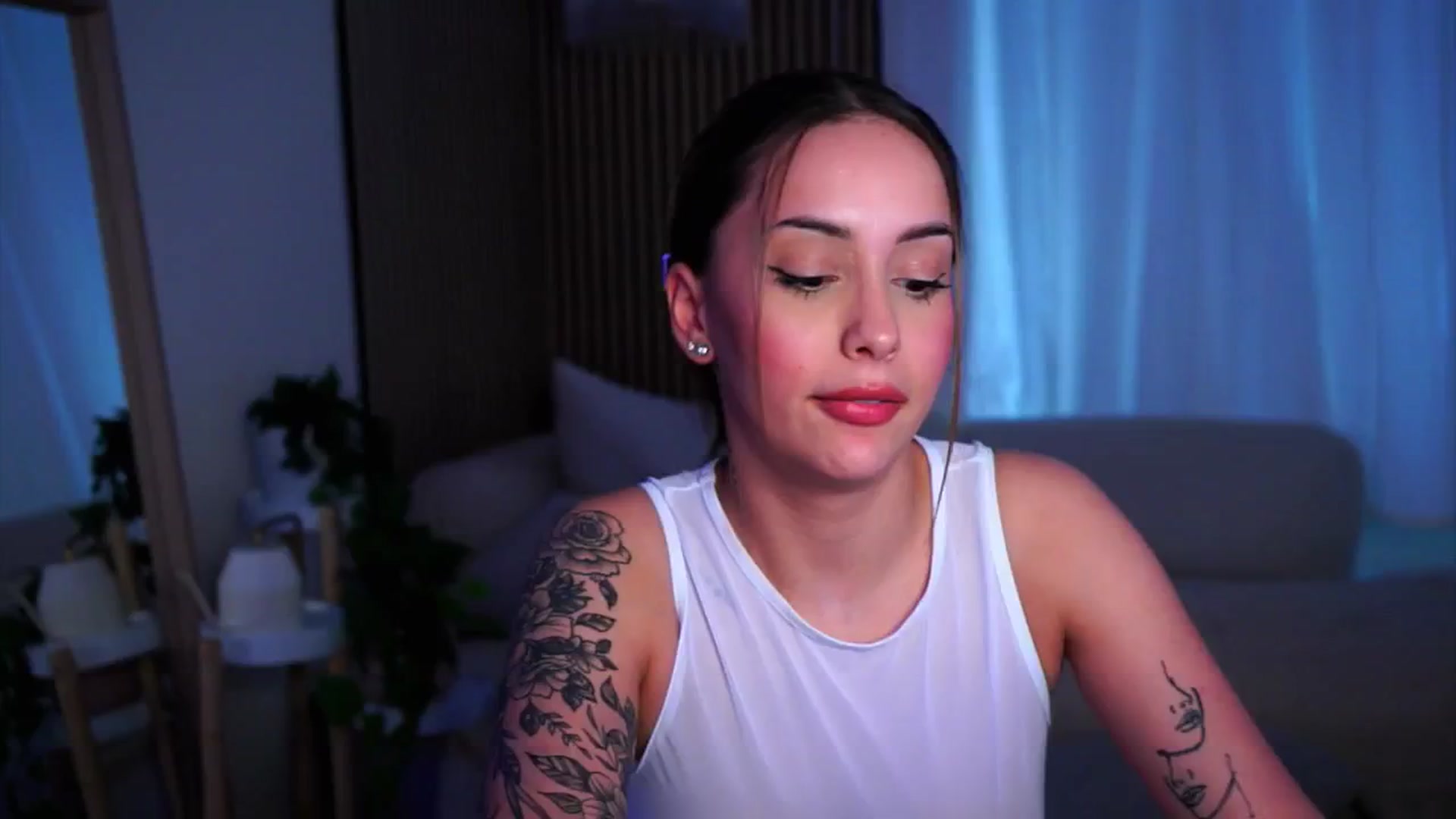 Gallery image thumbnail from Naomii18's myfreecams stream on, 05/13/2025, 15:02 image 19 of 20