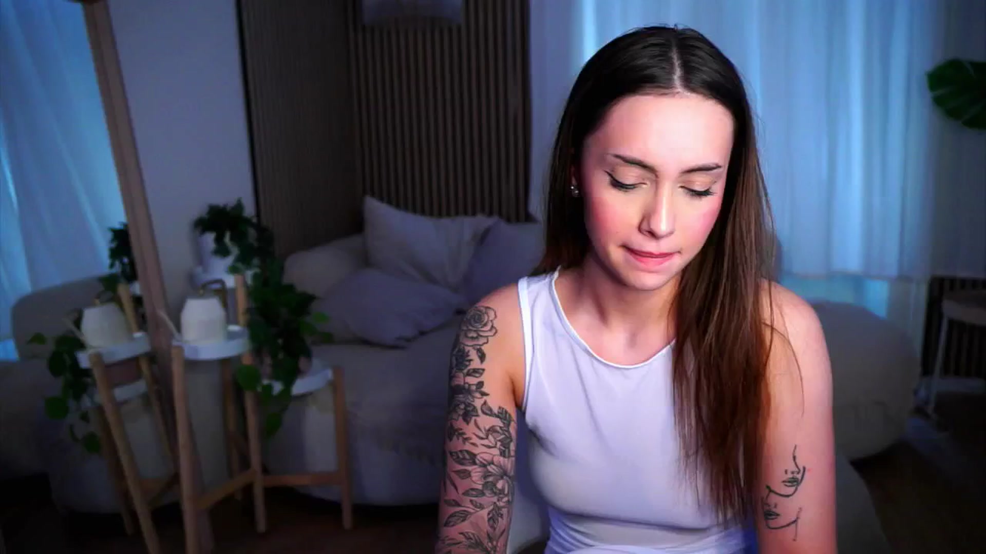 Gallery image thumbnail from Naomii18's myfreecams stream on, 05/13/2025, 15:02 image 8 of 20