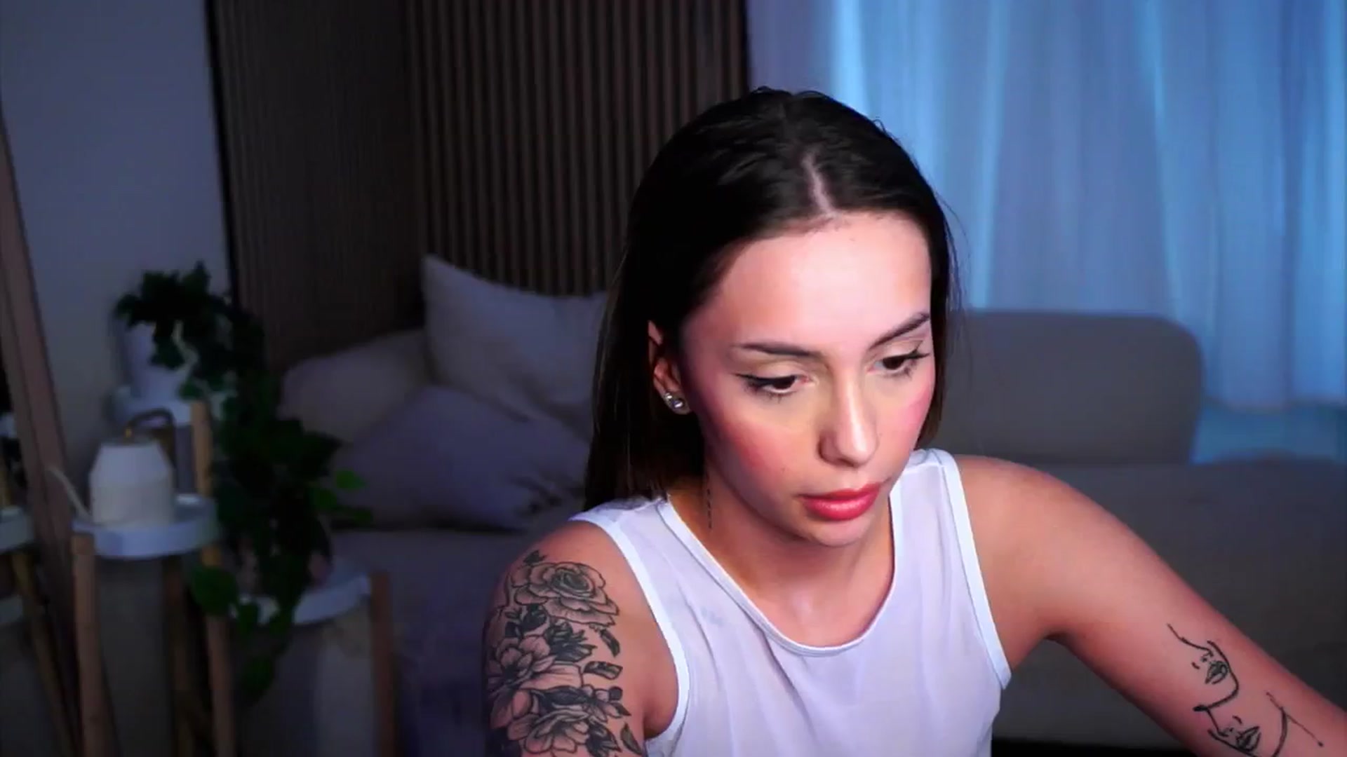 Gallery image thumbnail from Naomii18's myfreecams stream on, 05/13/2025, 15:02 image 15 of 20