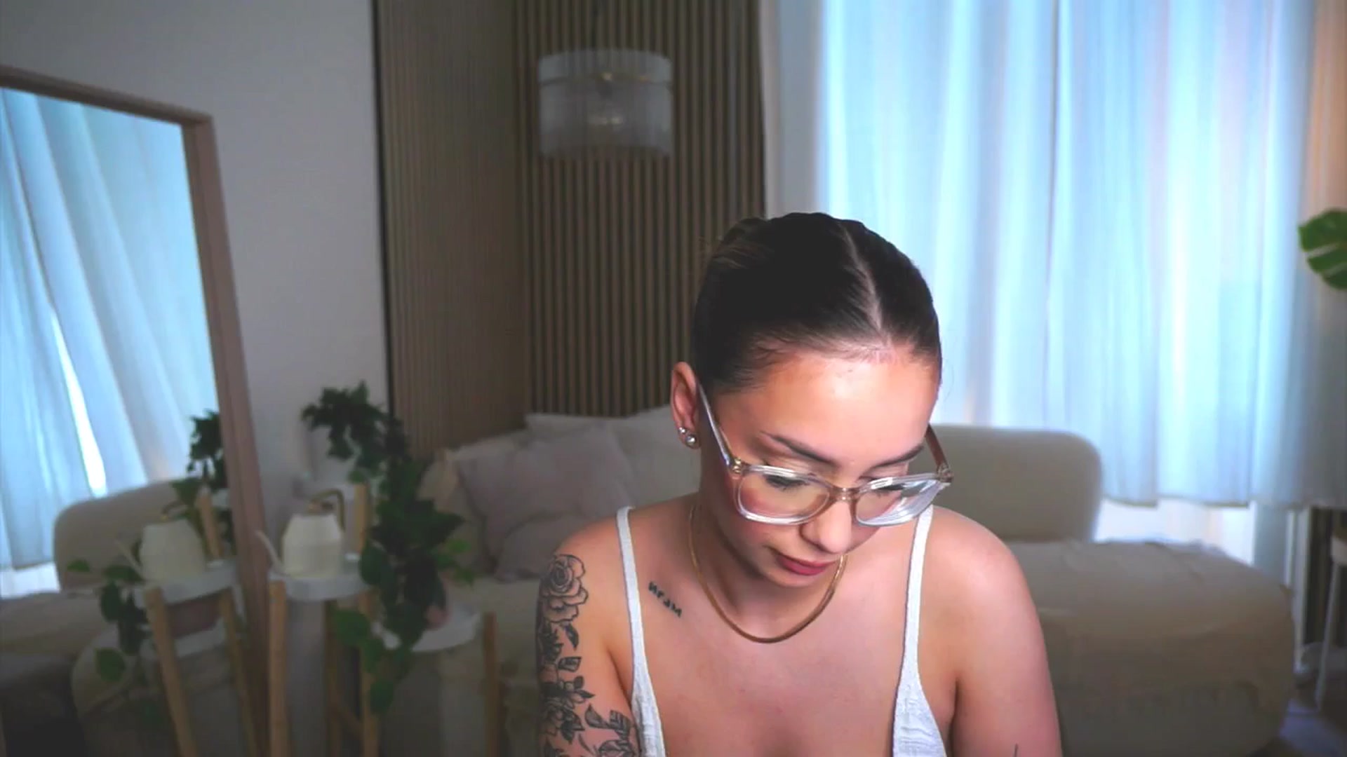 Gallery image thumbnail from Naomii18's myfreecams stream on, 05/14/2025, 09:41 image 14 of 20