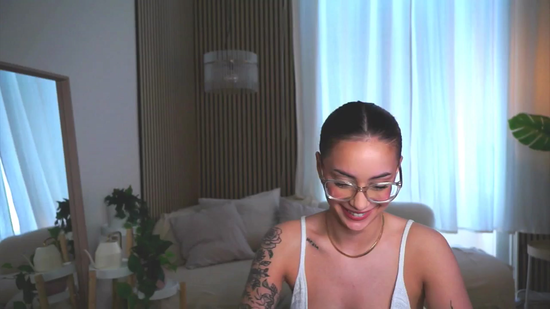 Gallery image thumbnail from Naomii18's myfreecams stream on, 05/14/2025, 09:41 image 5 of 20