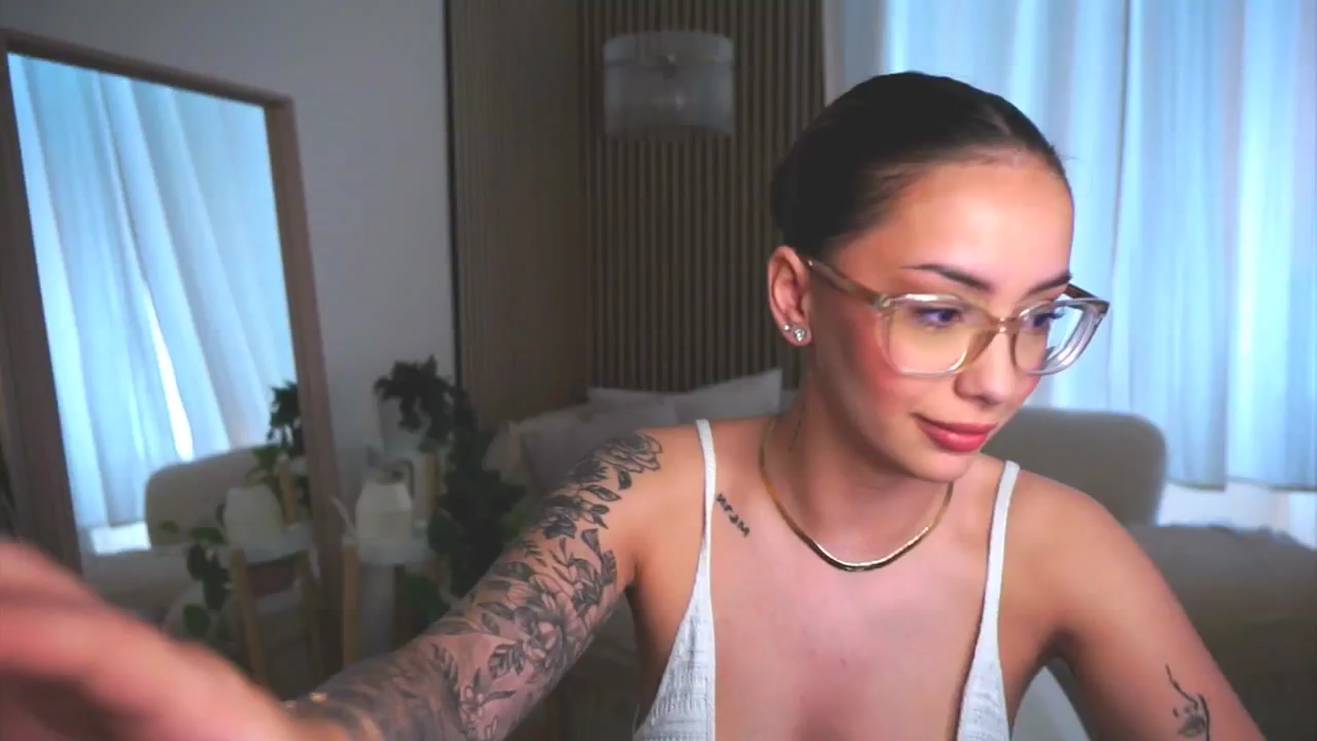 Gallery image thumbnail from Naomii18's myfreecams stream on, 05/14/2025, 09:41 image 9 of 20