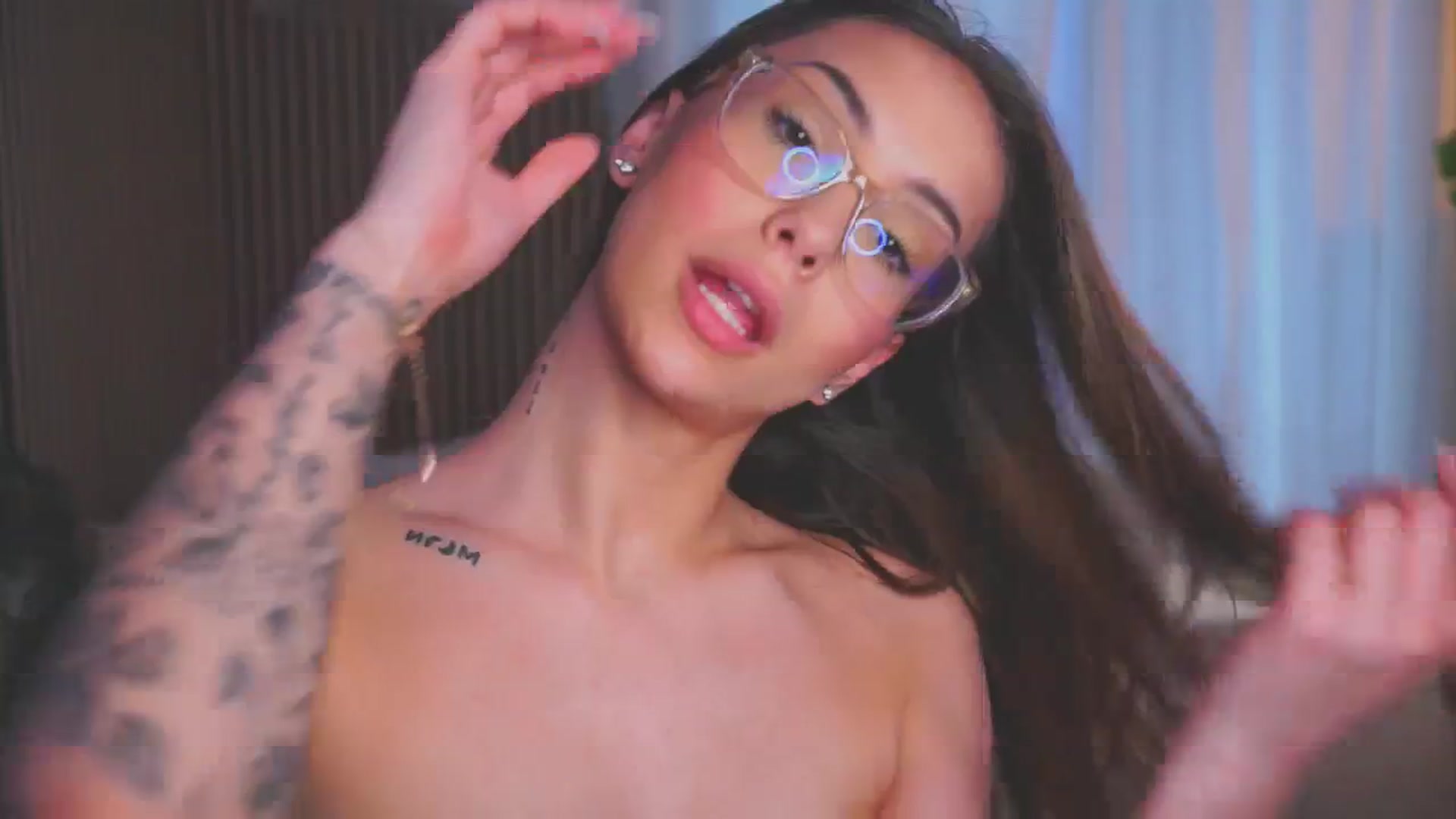Gallery image thumbnail from Naomii18's myfreecams stream on, 05/15/2025, 09:00 image 15 of 20