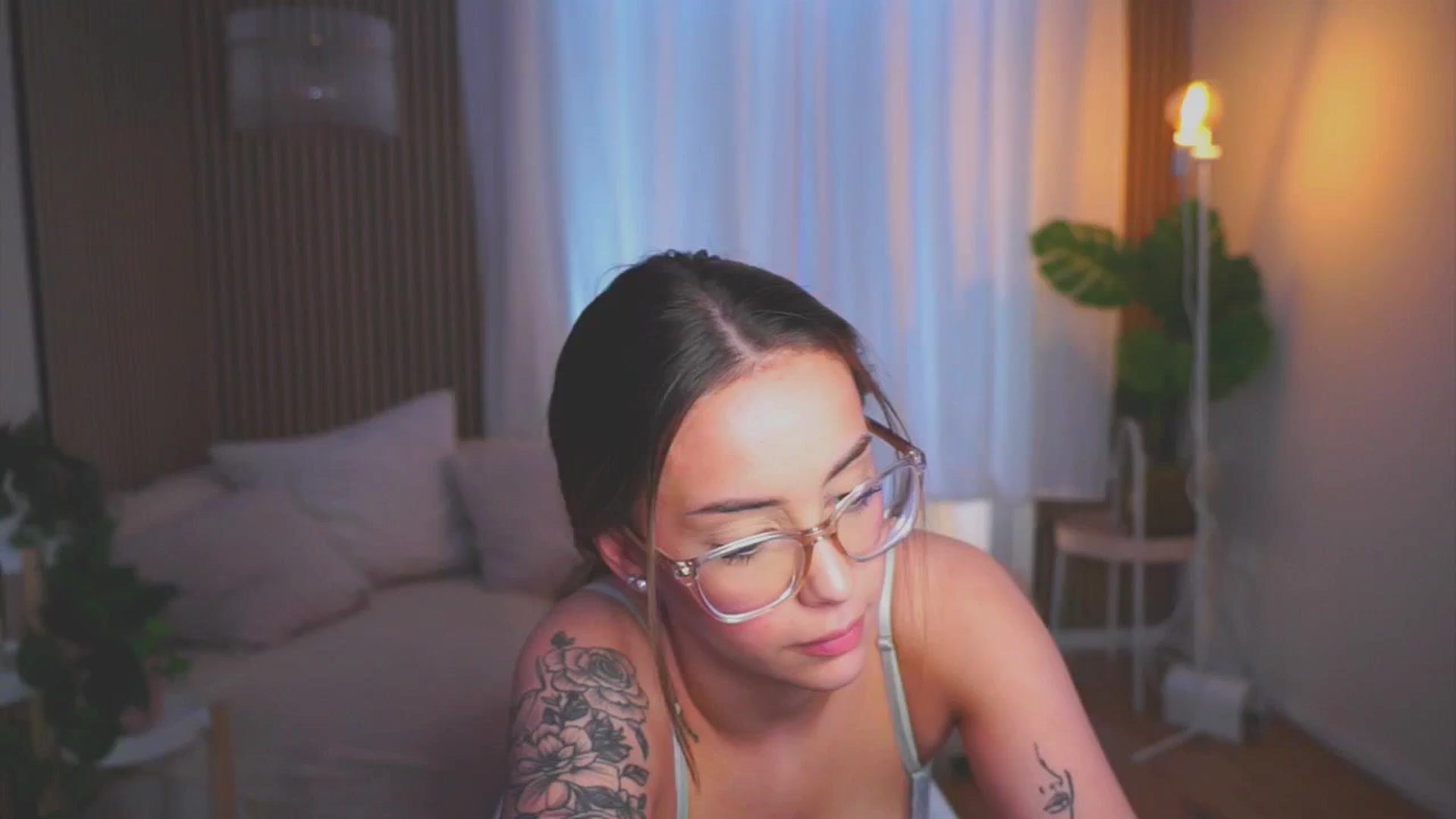 Gallery image thumbnail from Naomii18's myfreecams stream on, 05/15/2025, 11:54 image 3 of 20