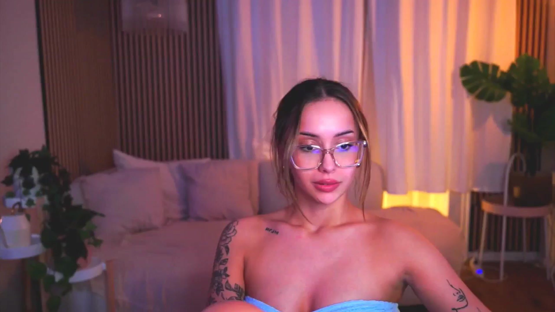 Gallery image thumbnail from Naomii18's myfreecams stream on, 05/18/2025, 18:49 image 20 of 20