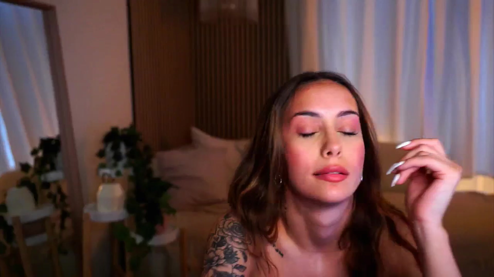 Gallery image thumbnail from Naomii18's myfreecams stream on, 05/21/2025, 15:56 image 6 of 20