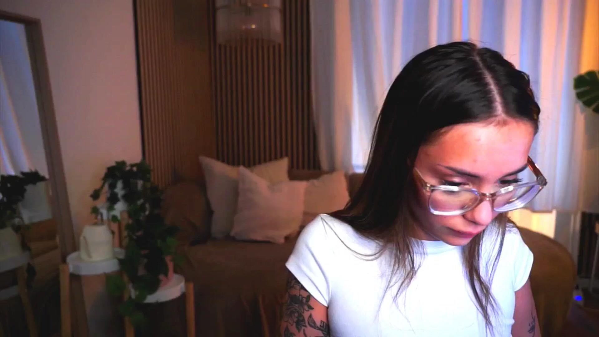 Gallery image thumbnail from Naomii18's myfreecams stream on, 05/25/2025, 17:00 image 11 of 20