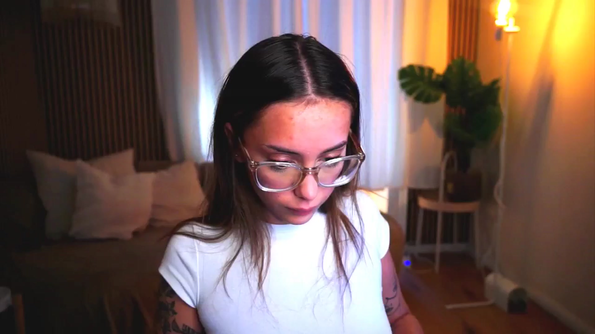 Gallery image thumbnail from Naomii18's myfreecams stream on, 05/25/2025, 17:00 image 1 of 20
