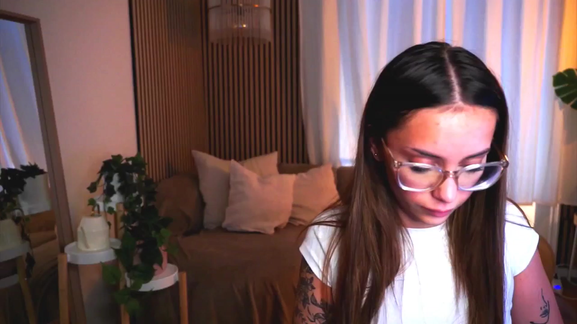 Gallery image thumbnail from Naomii18's myfreecams stream on, 05/25/2025, 17:00 image 15 of 20